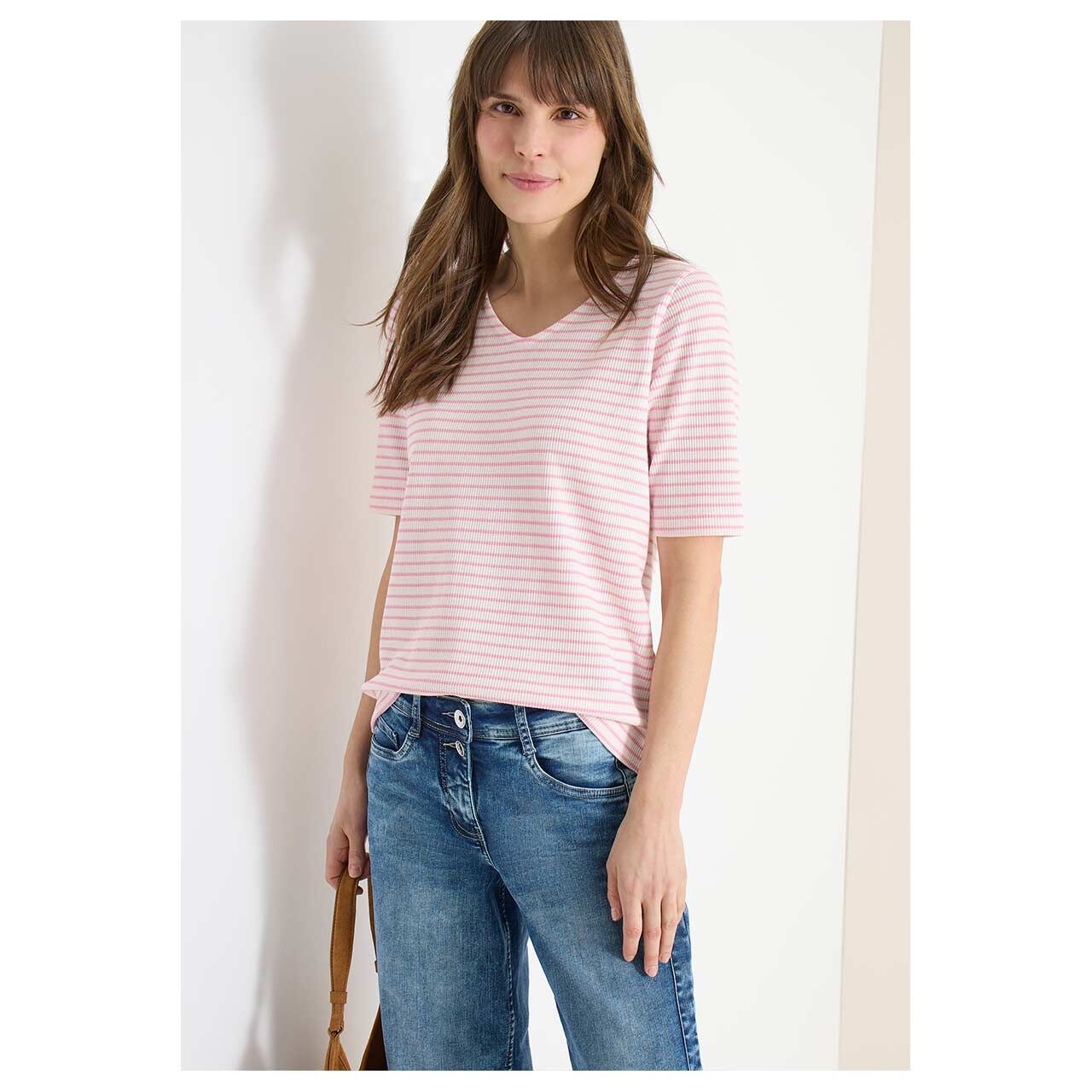 Damen T-Shirt Striped Waffle von Cecil in Rosa gestreift, Vorderansicht am Model