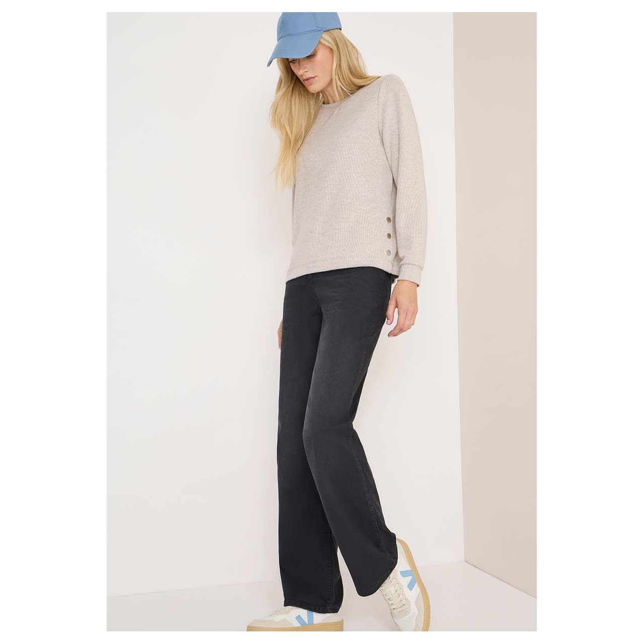 Damen Pullover Rib Button von Cecil in Hellbeige meliert, Ganzkörperansicht gestylt