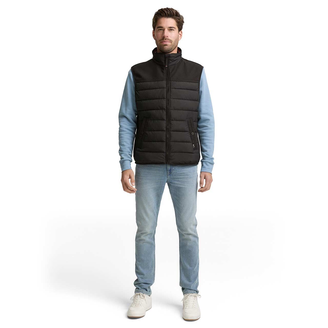 Herren Weste Hybrid Vest von Tom Tailor in Schwarz, Ganzkörperansicht am Model