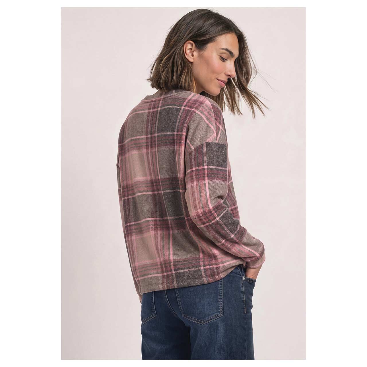 Damen Langarm Shirt Printed Soft Round Neck von Street One in Beige mit Print, Rückansicht am Model