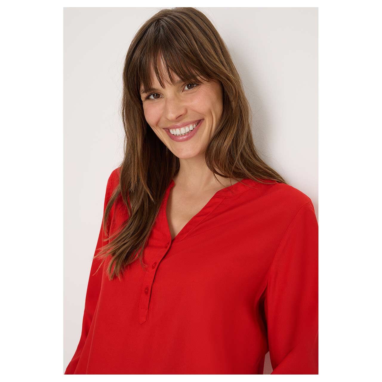 Damen Langarm Bluse Solid von Cecil in Rot, Detailansicht am Model