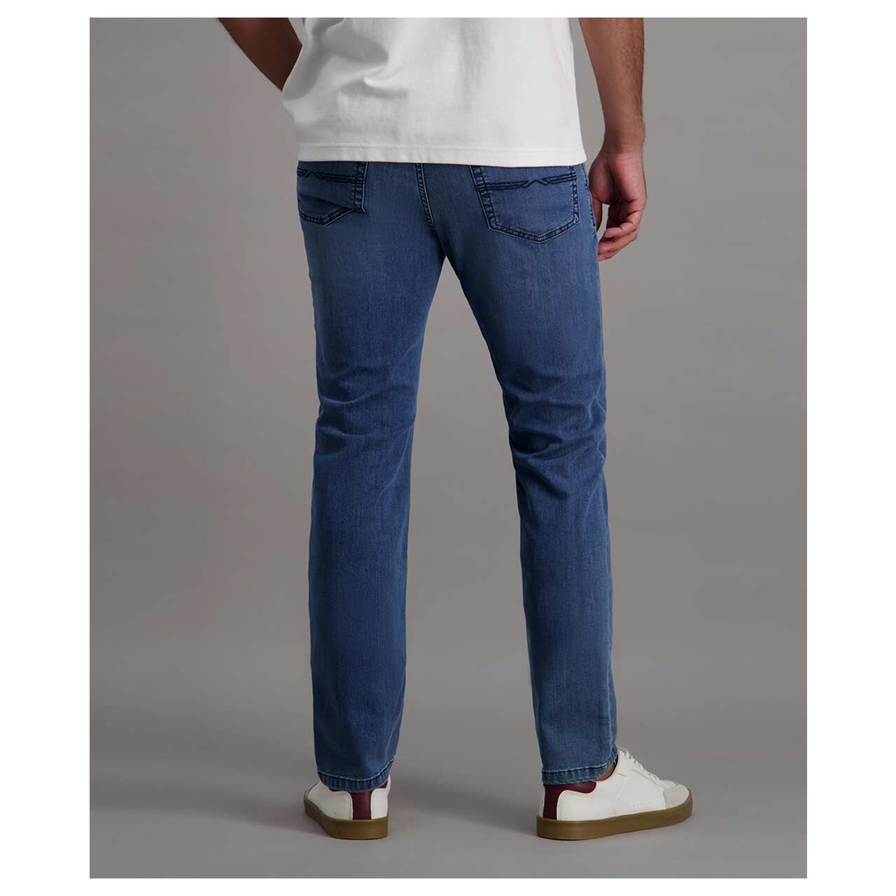 Stretch Herrenjeans Rando Megaflex in Blau angewaschen, Rückansicht Model