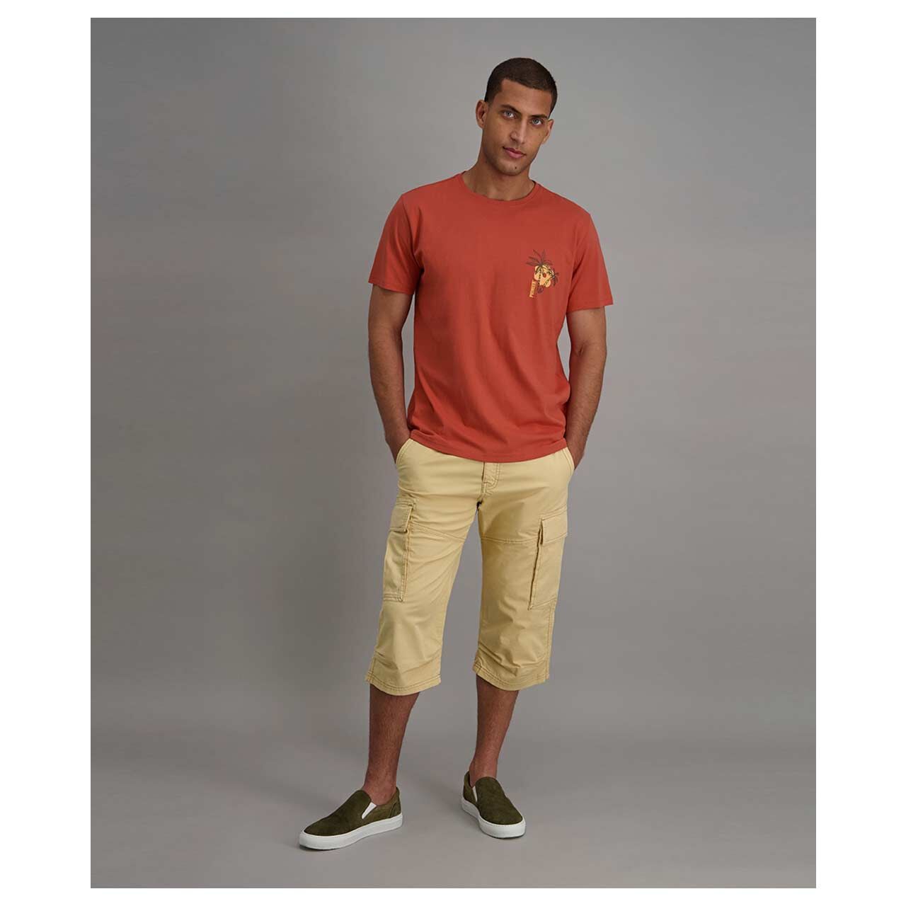 Pioneer Herren T-Shirt in Orange mit Print, Vorderansicht am Model
