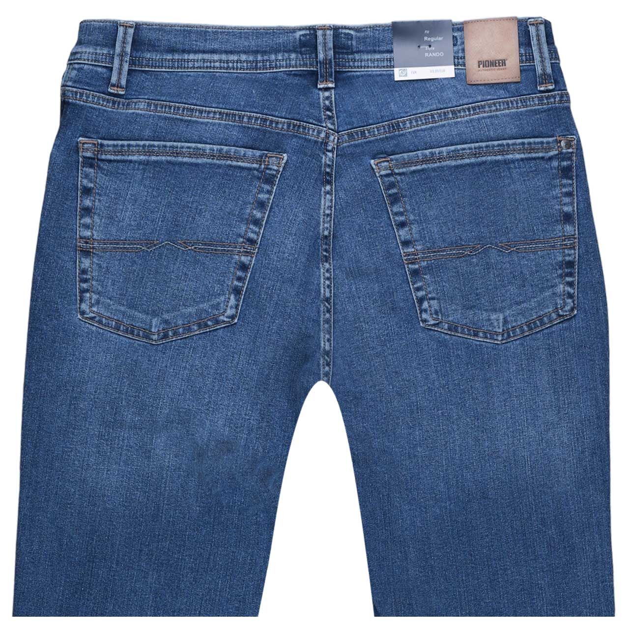 Stretch Herrenjeans Rando in Blau verwaschen von Pioneer, detaillierte Rückansicht