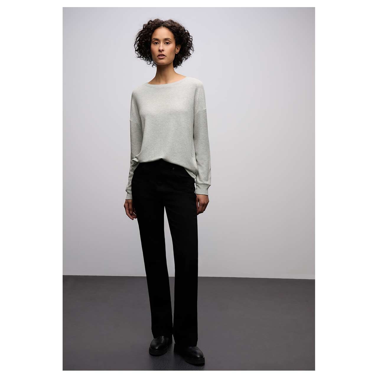 Damen Langarm Shirt Soft Lurex von Street One in Hellgrau meliert, Ganzkörperansicht am Model