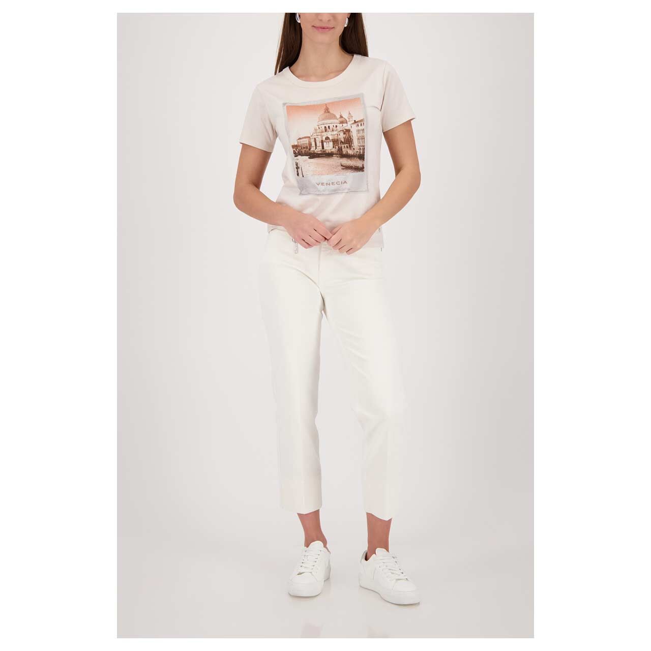 Damen T-Shirt von Monari in Beige mit Print, Ganzkörperansicht am Model