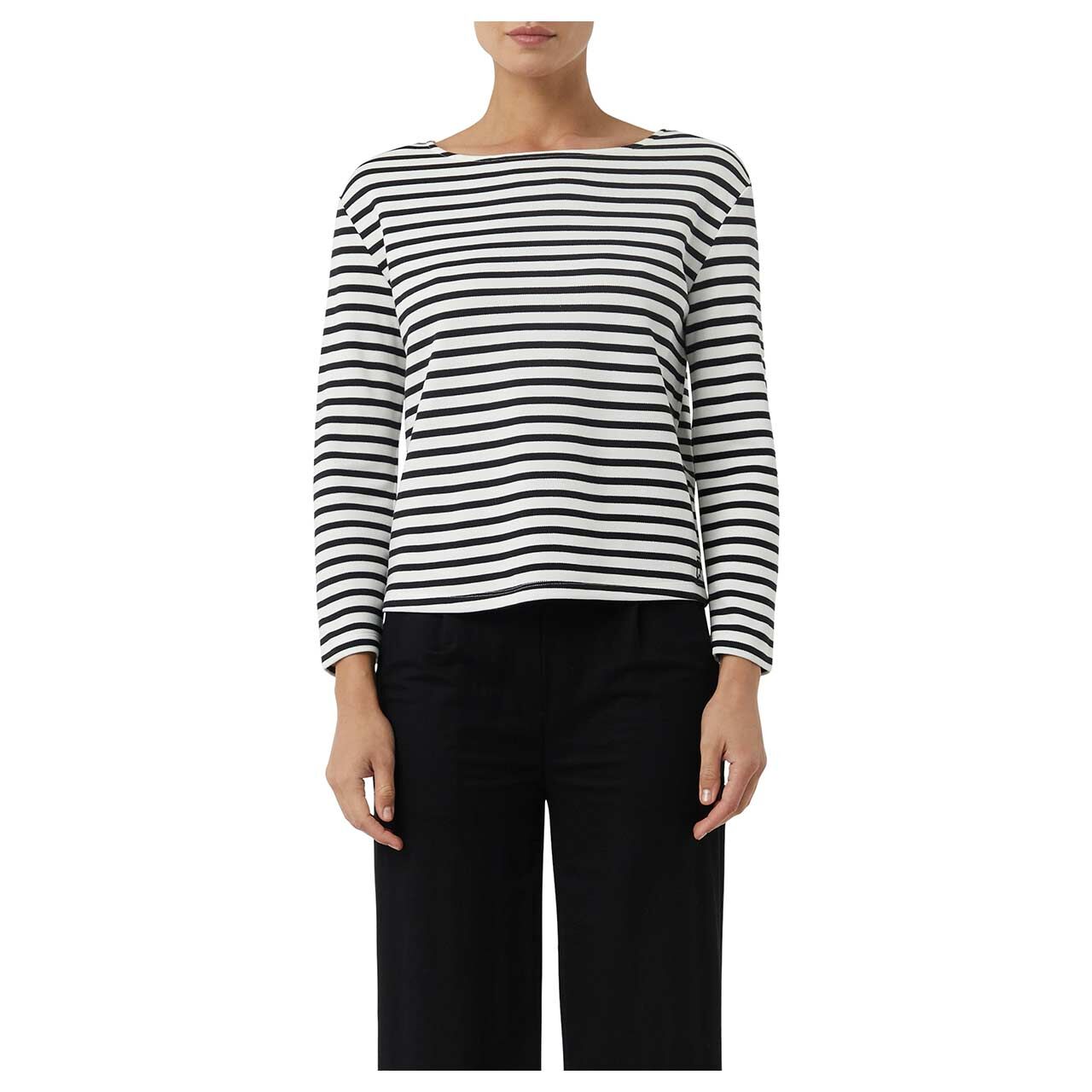 Nahaufnahme des Models, Vorderansicht des Damen Pullovers von s.Oliver in Weiß gestreift 