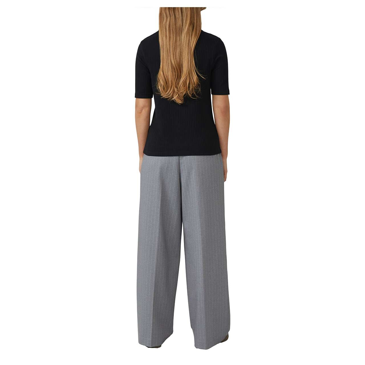 s. Oliver Damen T-Shirt in Schwarz, Rückansicht am Model