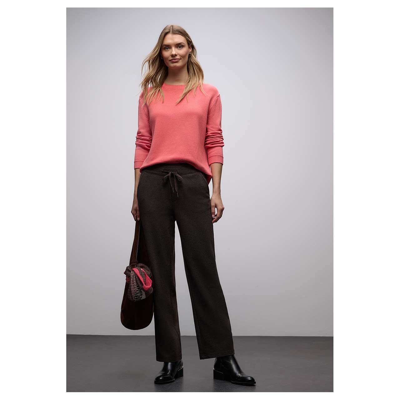 Damen Pullover Round Neck von Street One in Pink, Ganzkörperansicht gestylt am Model