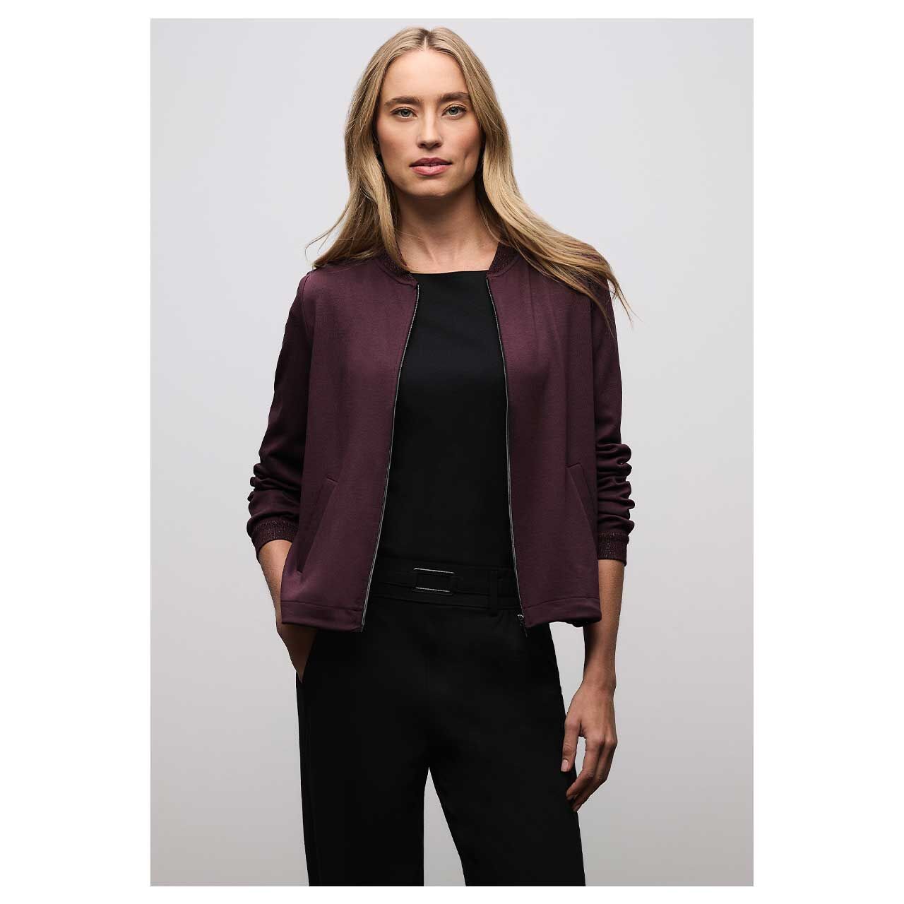 Damen Shirtjacke Shiny Interlock Jacket von Street One in Lila, Rückansicht am Model