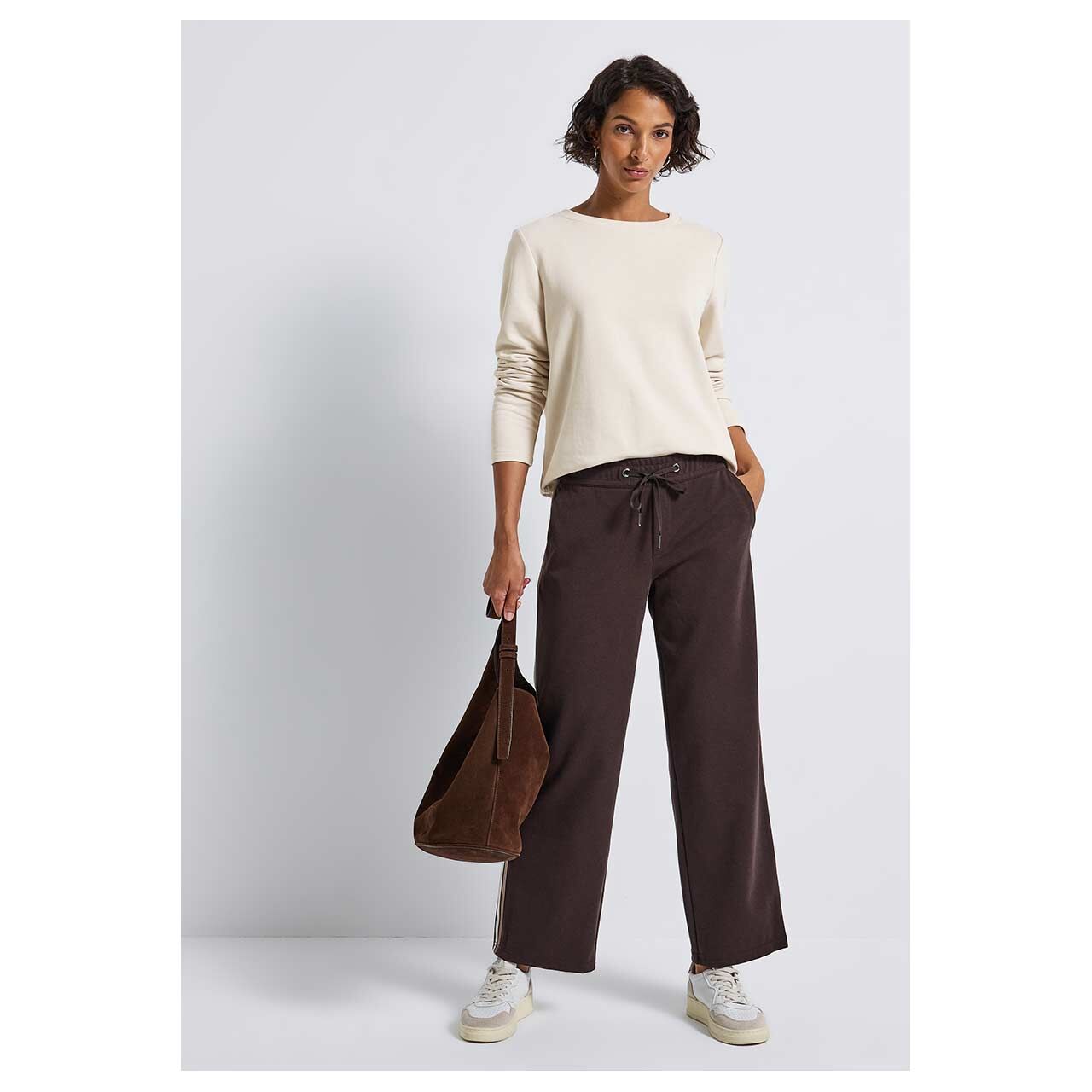 Damen Pullover Crewneck von Street One in Cremeweiß, detaillierte Vorderansicht am Model