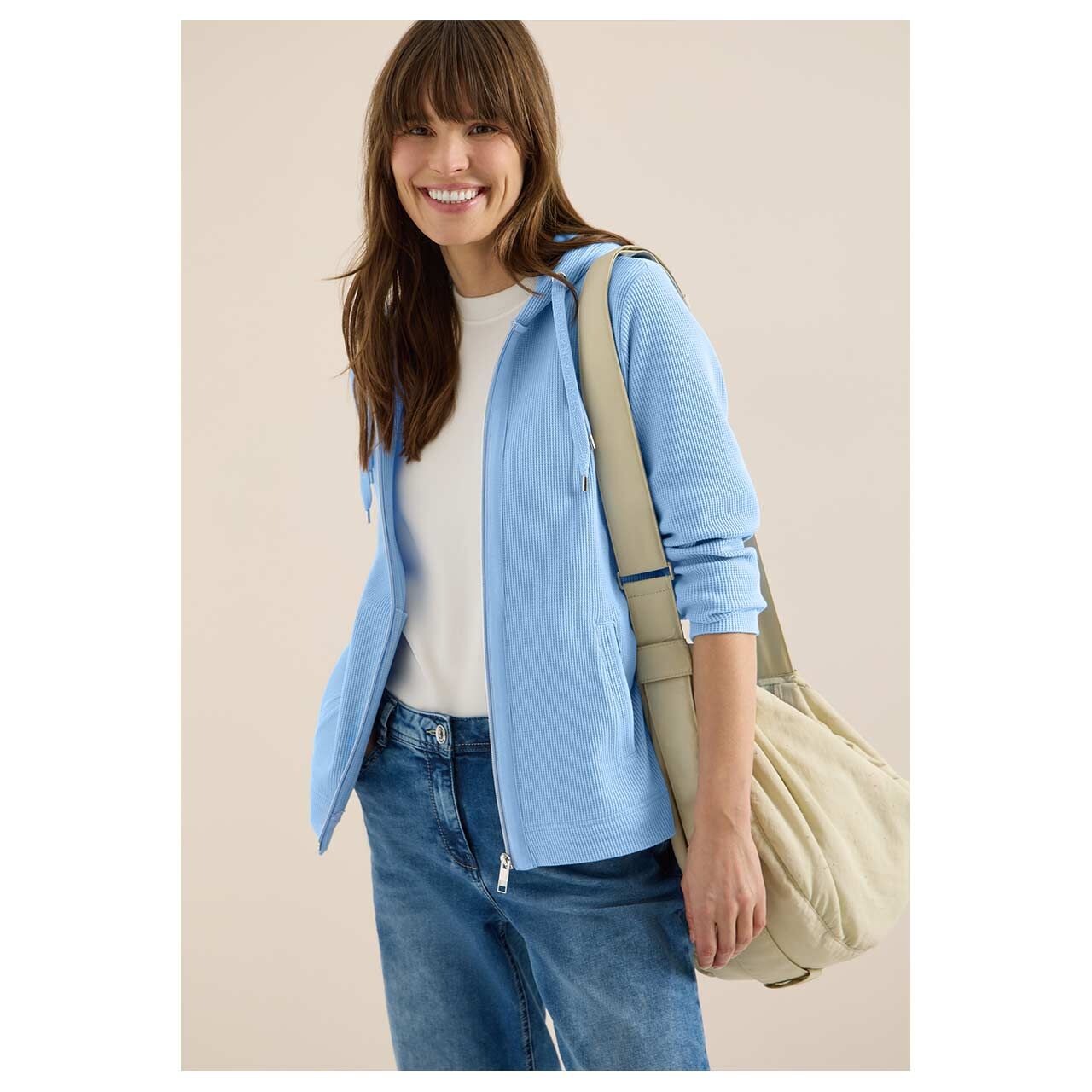 Damen Hoodie Sweatjacke von Cecil in Hellblau, Vorderansicht am Model