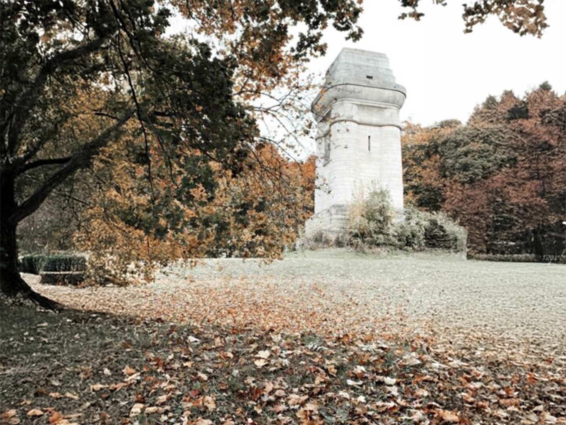 Der Galgenberg mit Denkmal.