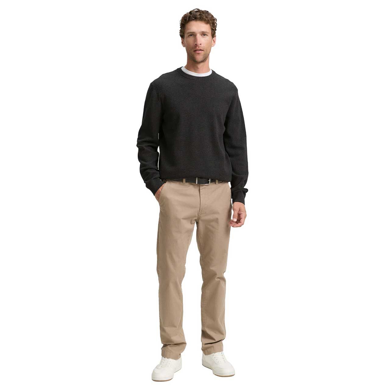 Herren Pullover Structured Crewneck Knit von Tom Tailor in Dunkelgrau meliert, Ganzkörperansicht am Model