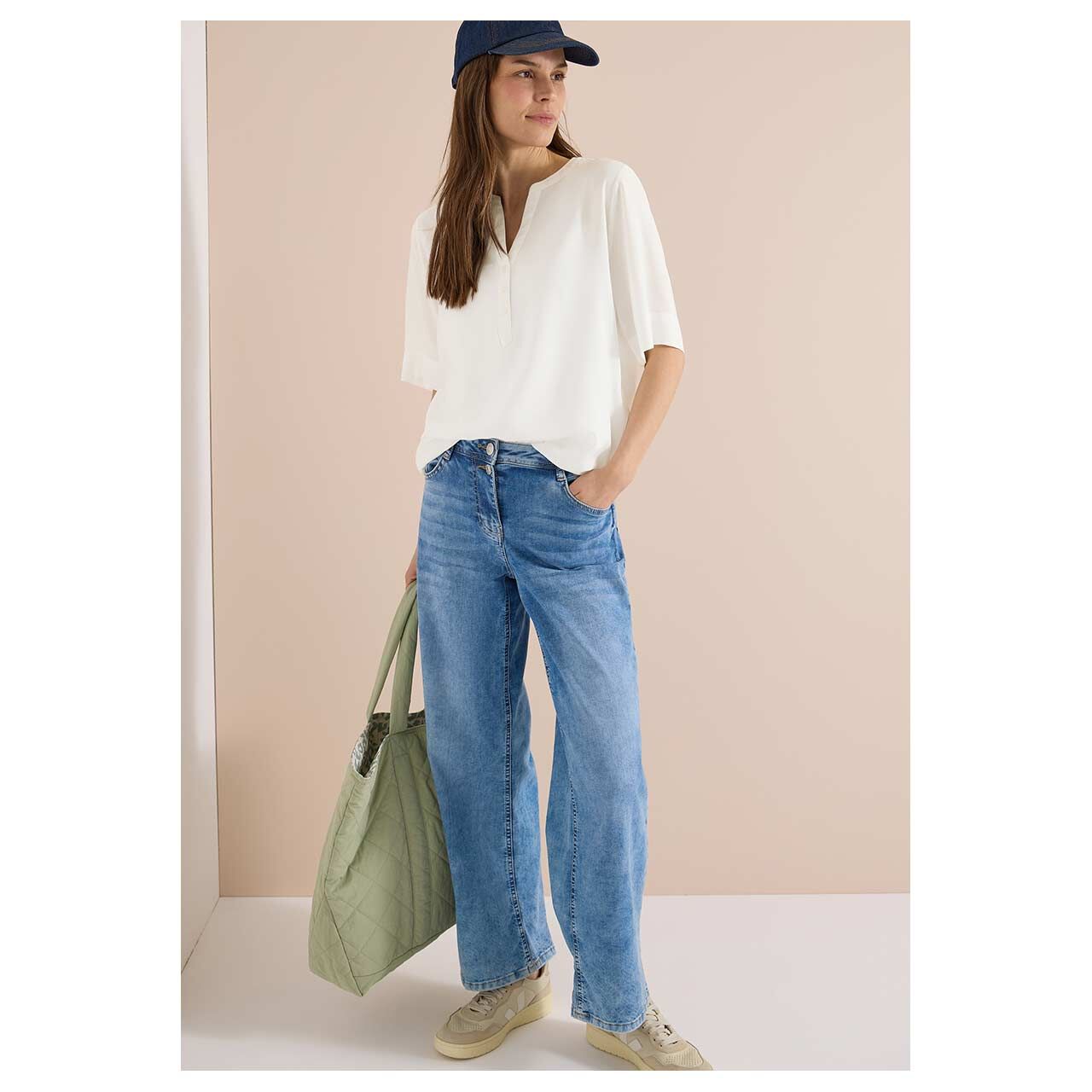 Damen Kurzarm Bluse Solid Splitneck von Cecil in Dunkelblau, Ganzkörperansicht