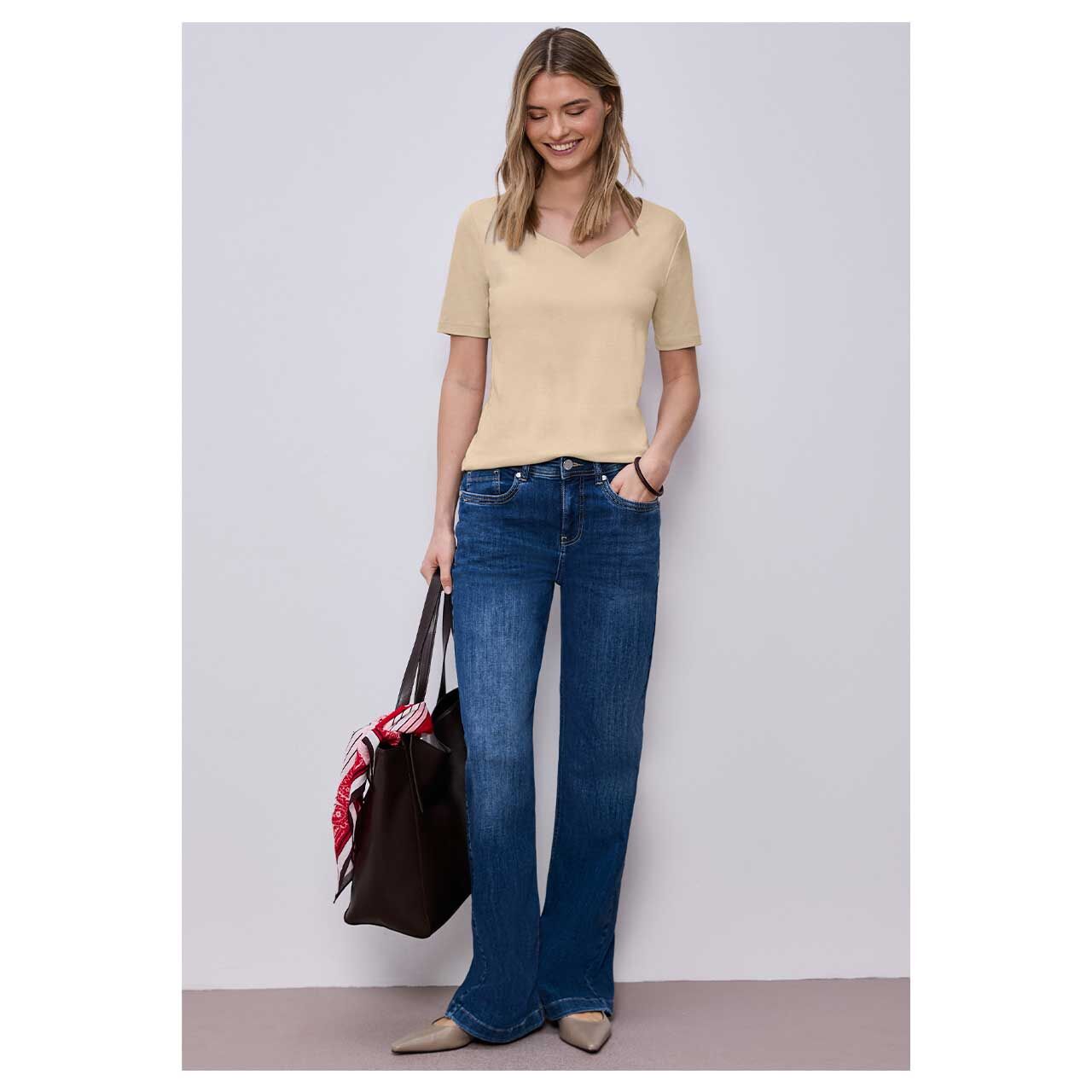 Damen T-Shirt Ada von Street One in Beige, Ganzkörperansicht Model vorne