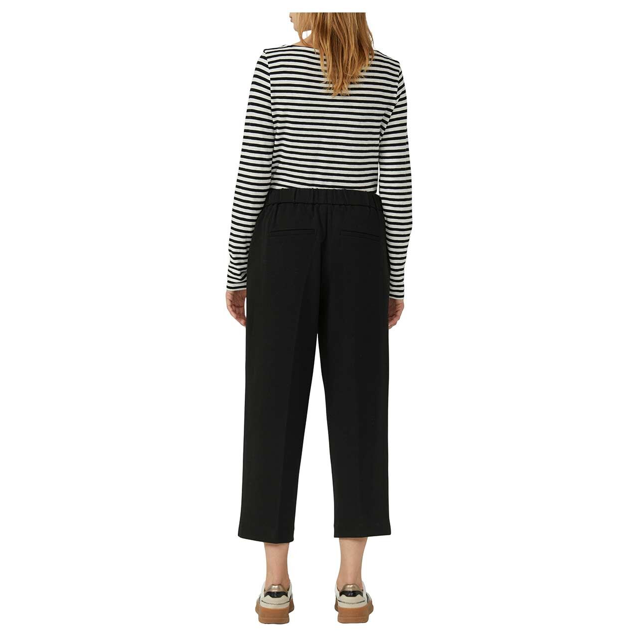 Damen 3/4 Hose von s.Oliver in Schwarz, Rückansicht am Model