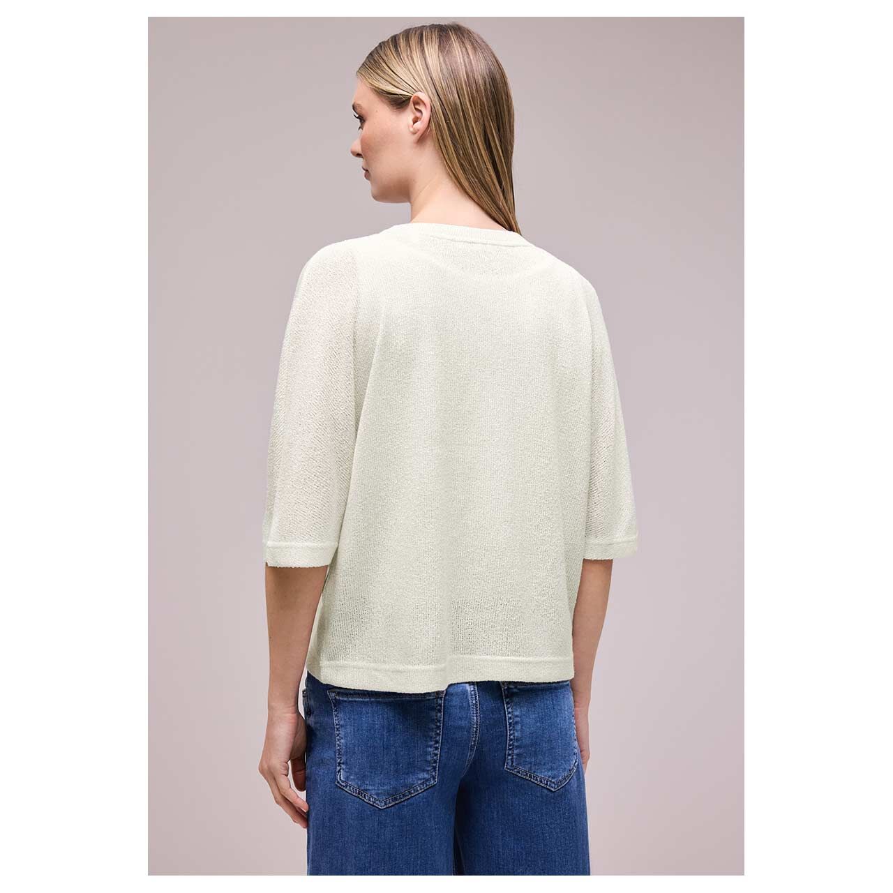 Damen Kurzarm Strickjacke Knit Look Batwing von Street One in Cremeweiß, Rückansicht am Model