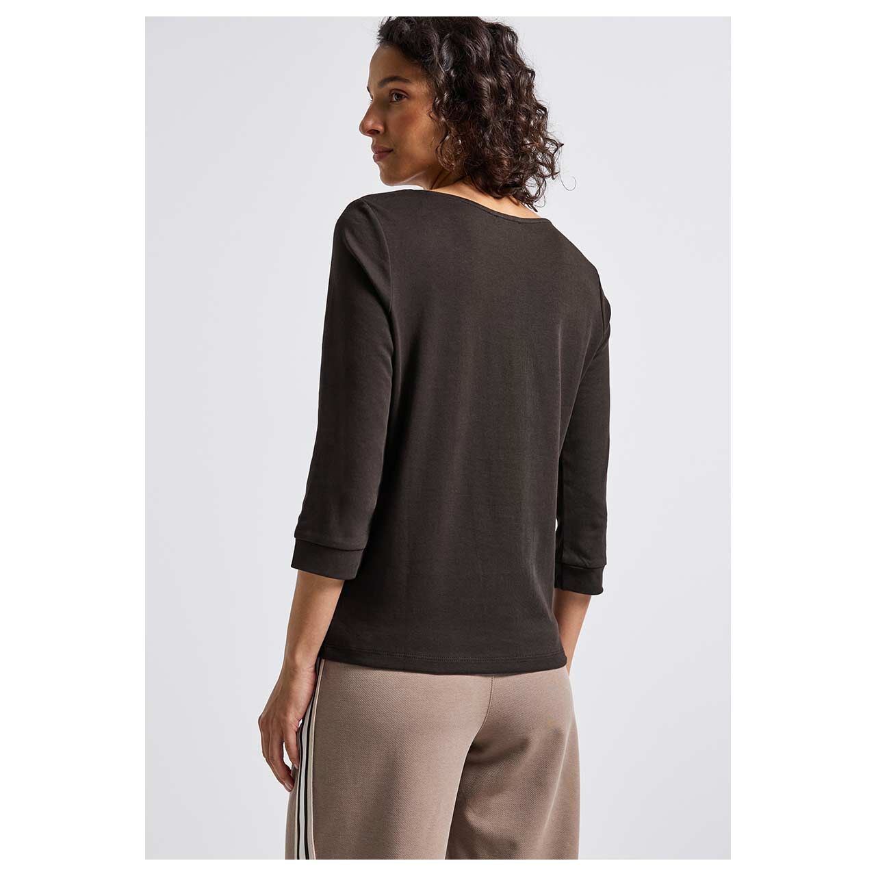 Damen 3/4 Arm Shirt Basic U-Boat von Street One in Dunkelbraun, Rückansicht am Model