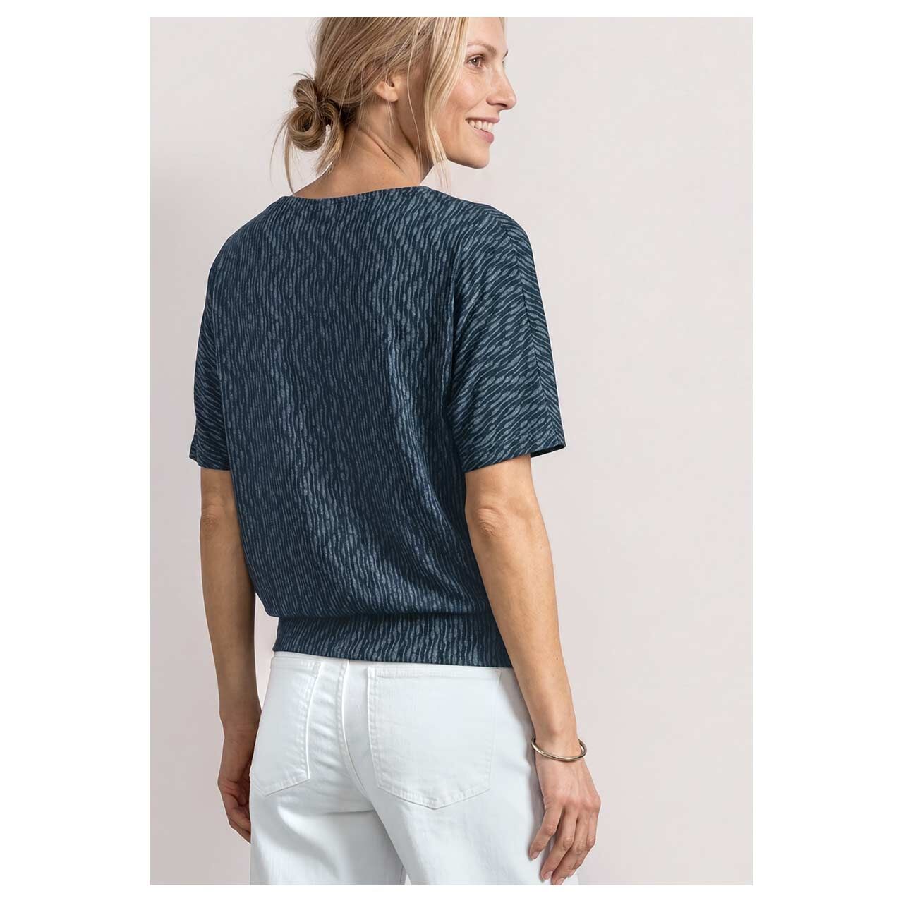 Damen T-Shirt Printed Bottom Cuff von Street One in Blau mit Print, Rückansicht am Model