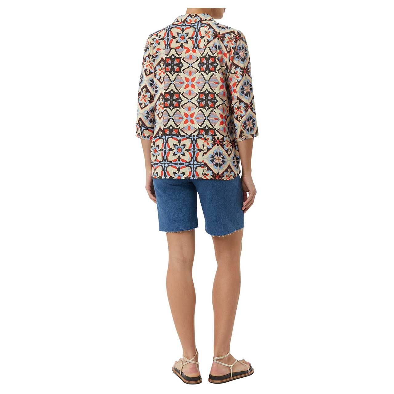 Damen 3/4 Arm Bluse von Comma in Orange mit Print, Rückansicht am Modell