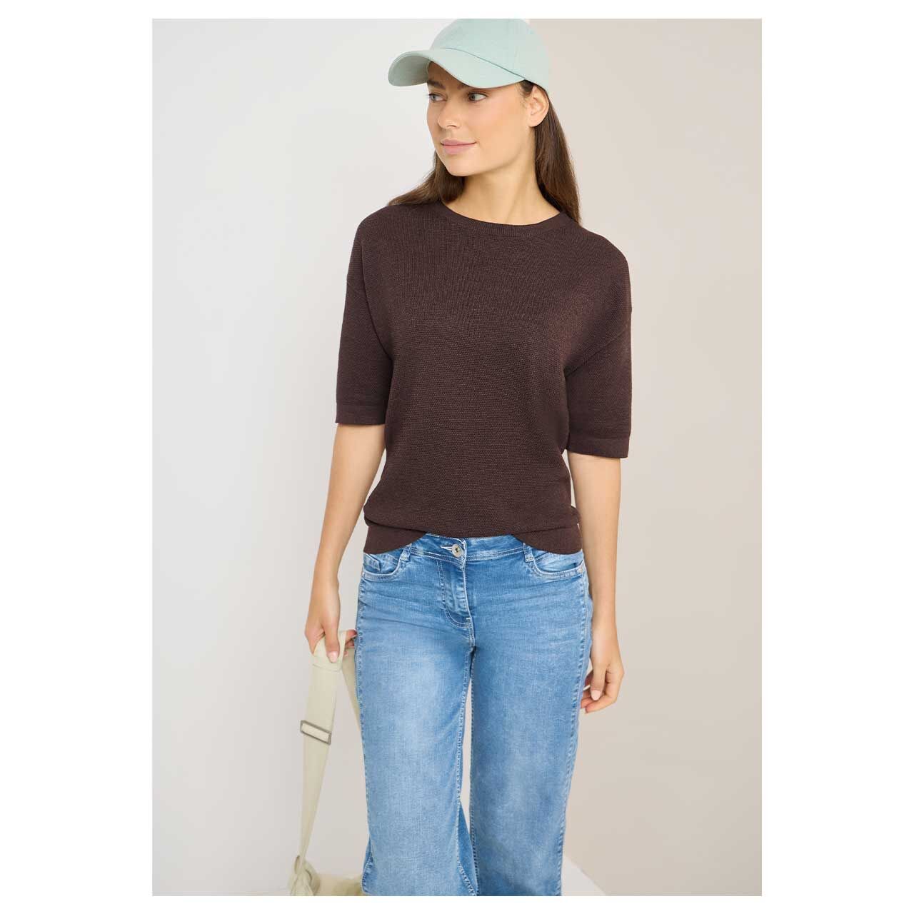 Damen Kurzarm Pullover Structured Short Sleeve von Cecil in Dunkelbraun, Vorderansicht am Model