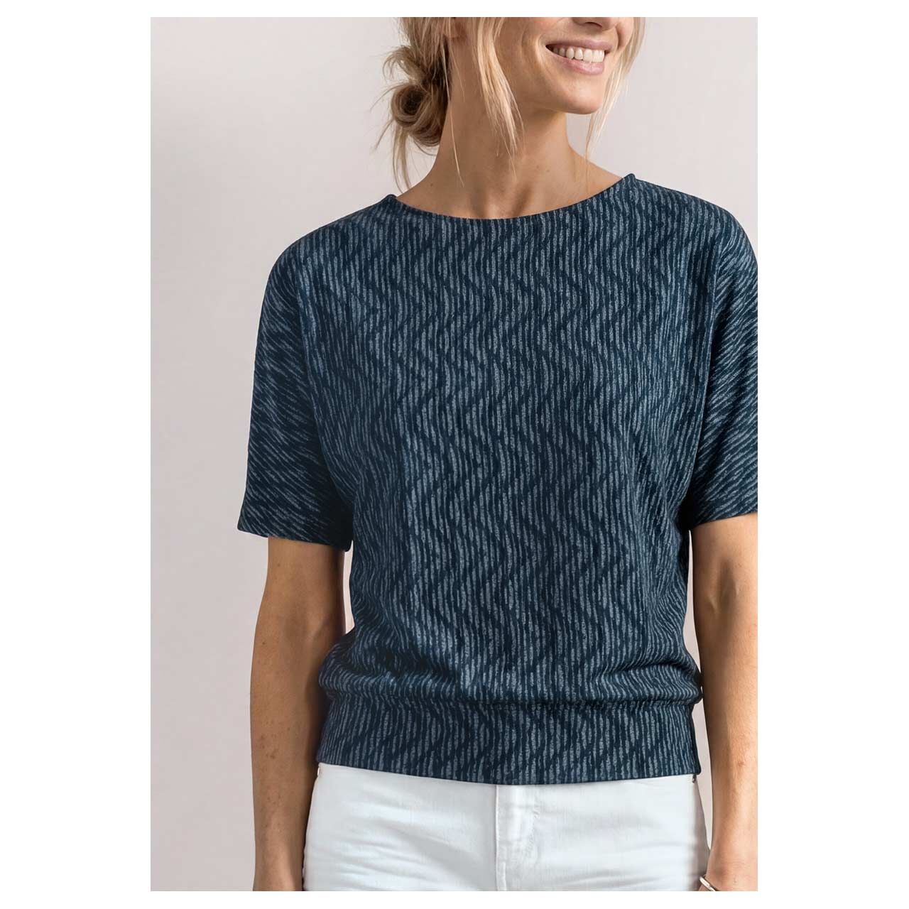Damen T-Shirt Printed Bottom Cuff von Street One in Blau mit Print, detaillierte Vorderansicht am Model