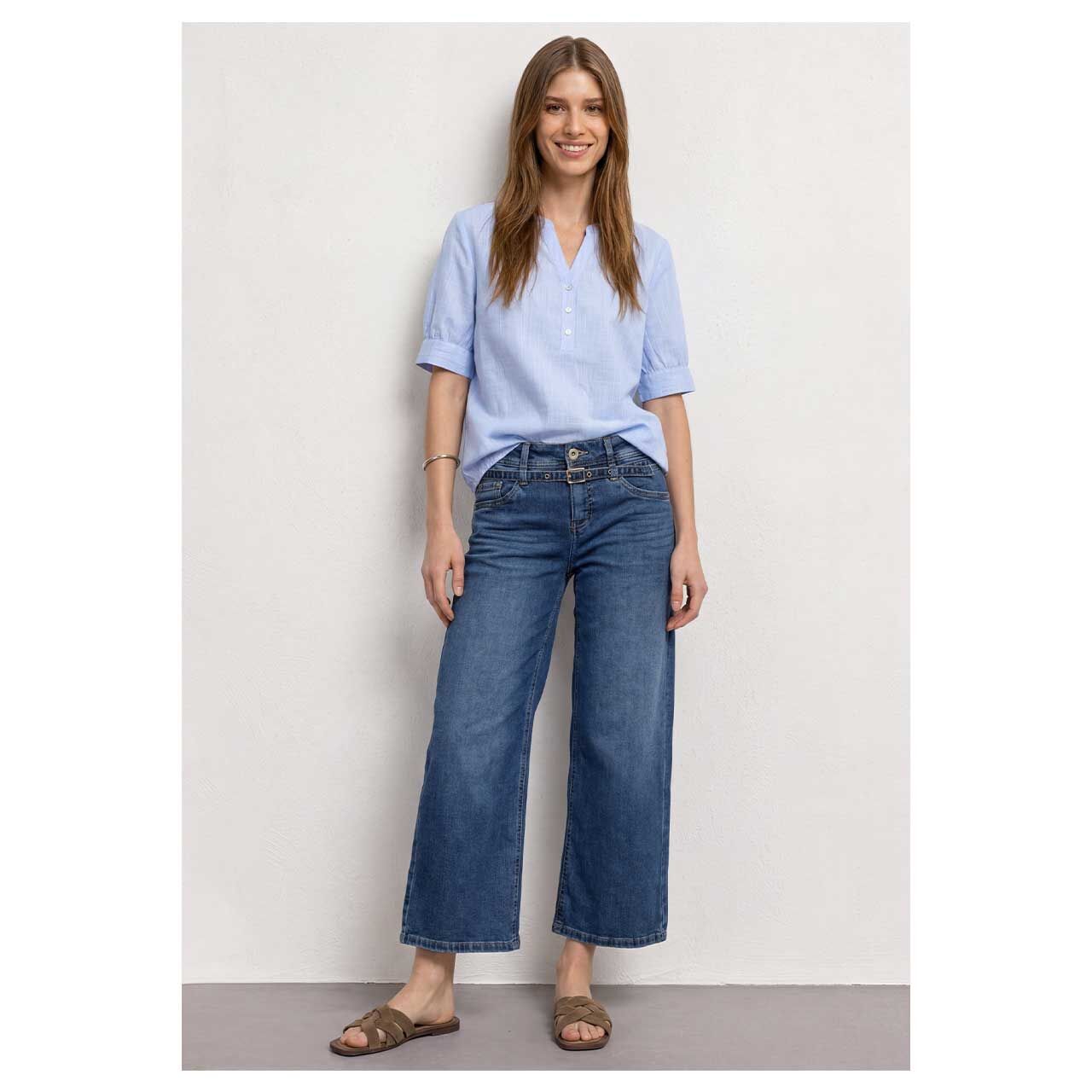 Damen Kurzarm Bluse Chambray Splitneck von Street One in Blau mit Print, Vorderansicht am Model