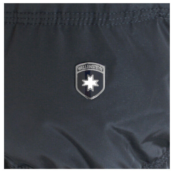 wellensteyn-queens-midnightblue-detail Damen Jacke Queens von Wellensteyn in Dunkelblau, Detailansicht Markenlogo