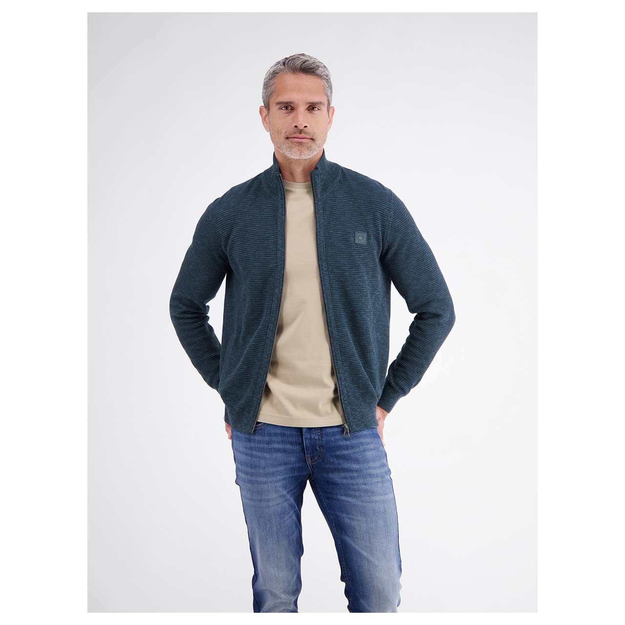 Herren Strickjacke von Lerros in Dunkelblau meliert, Vorderansicht am Model