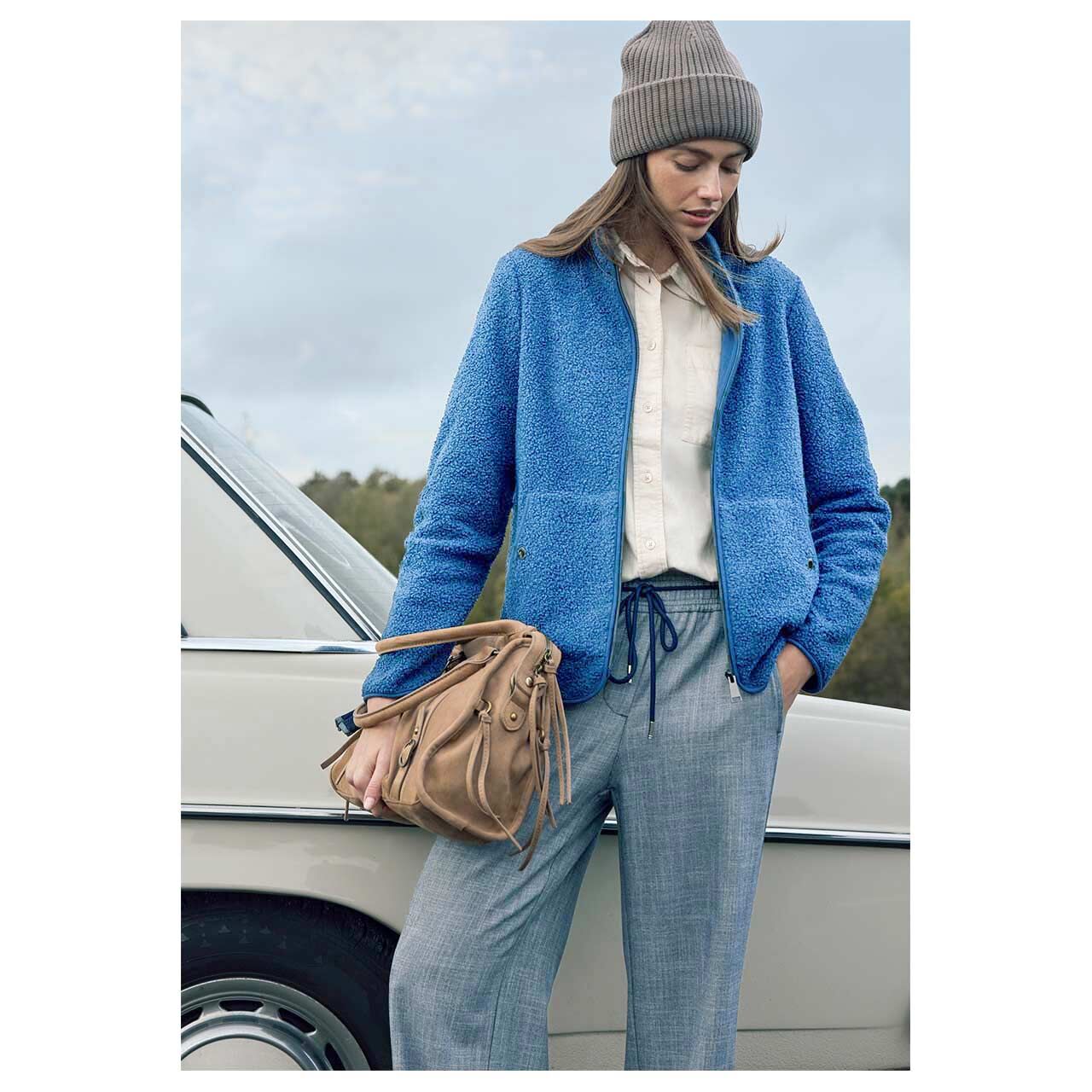 Damen Teddyjacke von Cecil in Blau, Ganzkörperansicht am Model gestylt