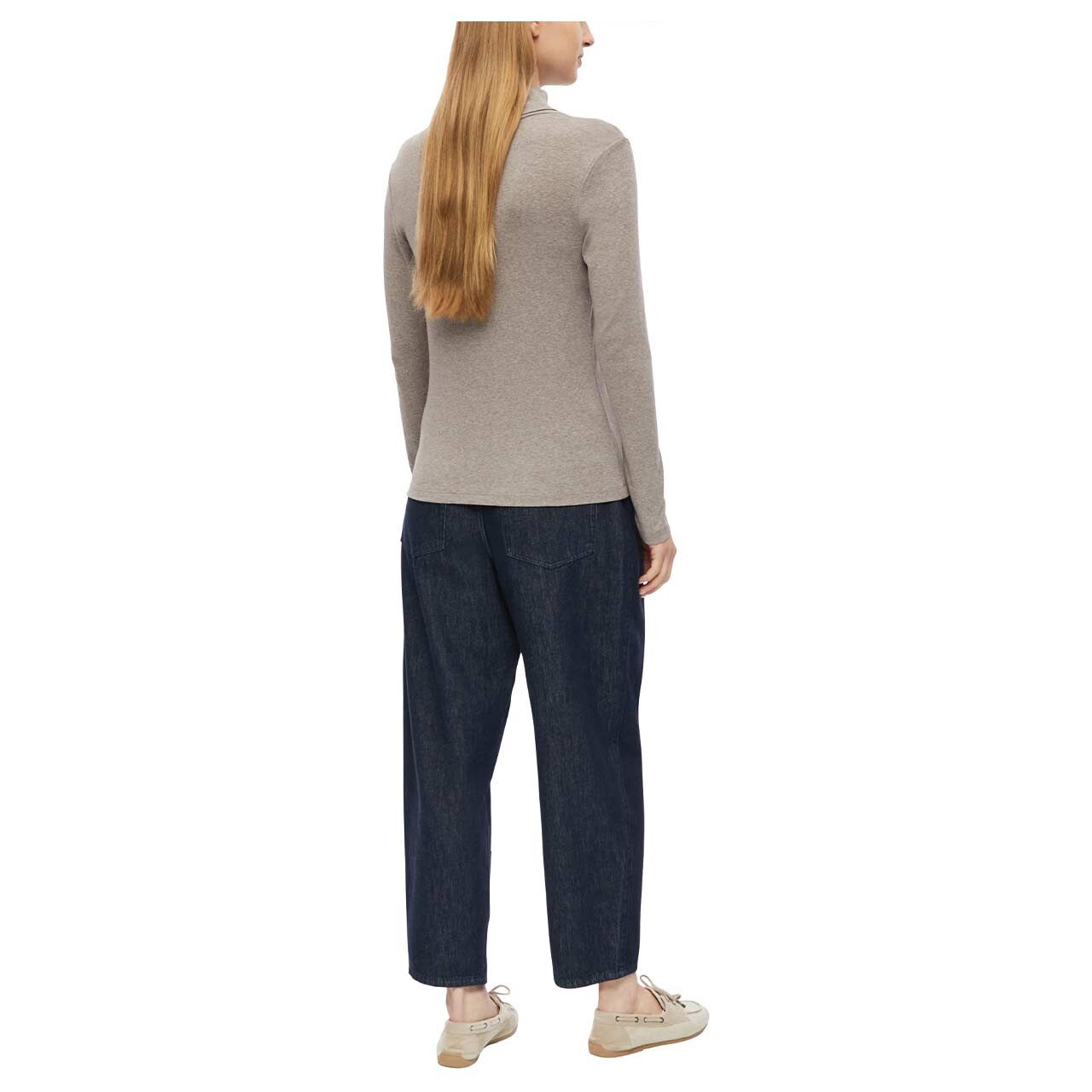 s.Oliver Damen Rollkragen Langarm Shirt in Beigebraun meliert, Ganzkörper-Rückansicht am Model