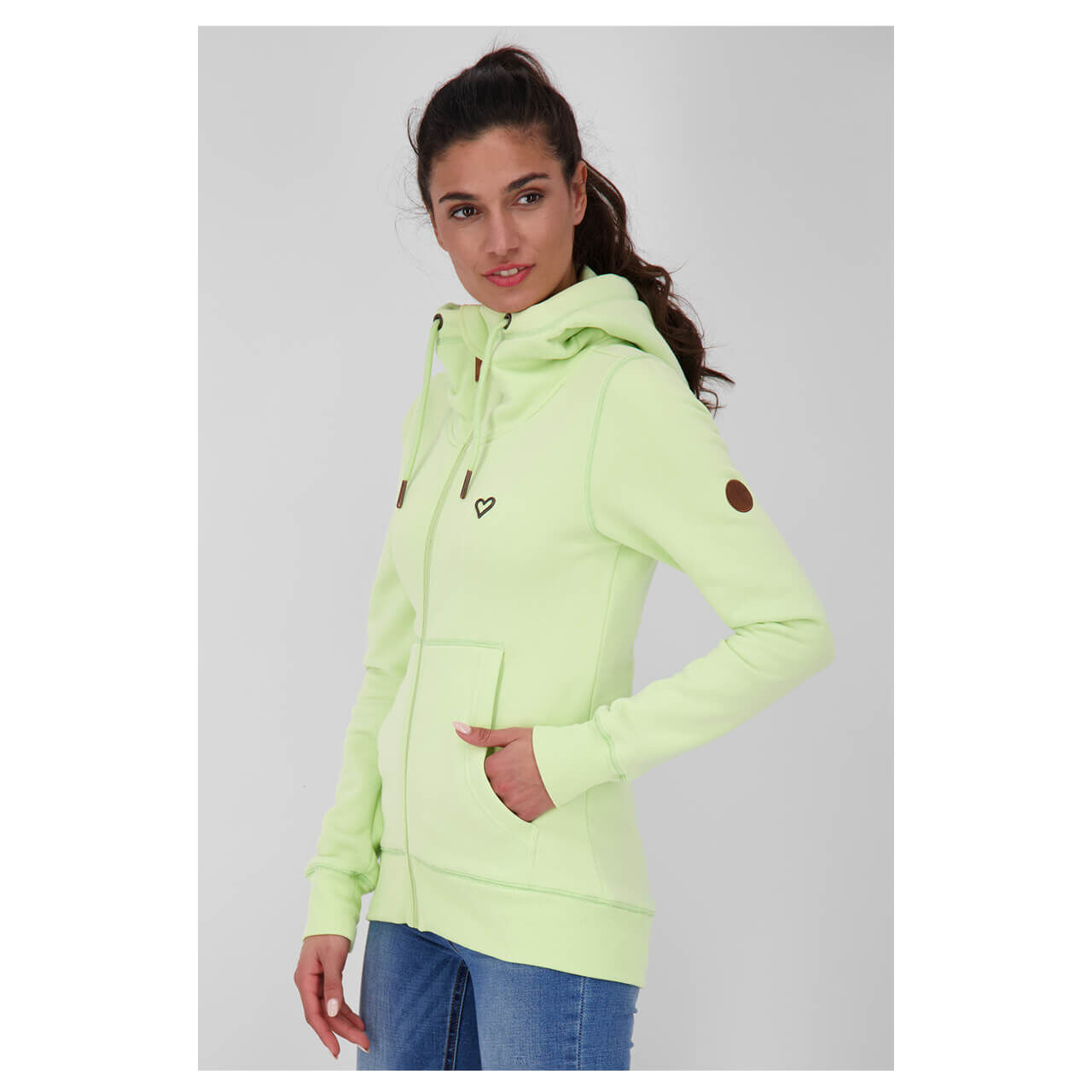 alife-and-kickin-yasmin-sweatjacke-lime-1300-model Alife and Kickin Yasmin A Hoodie Sweatjacke für Damen in Hellgrün, FarbNr.: 1300