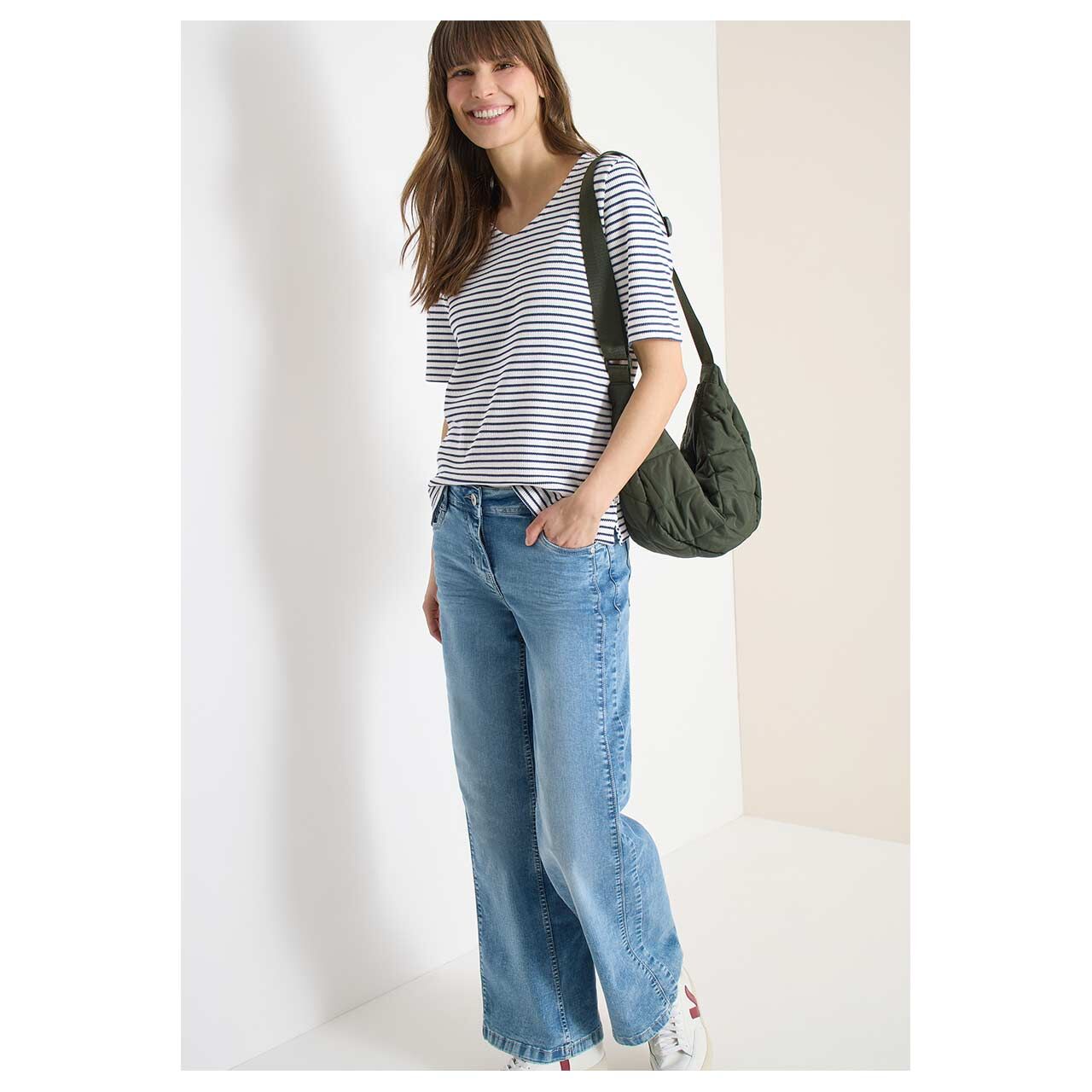 Damen T-Shirt Striped Waffle von Cecil in Blau gestreift, Ganzkörperansicht am Model