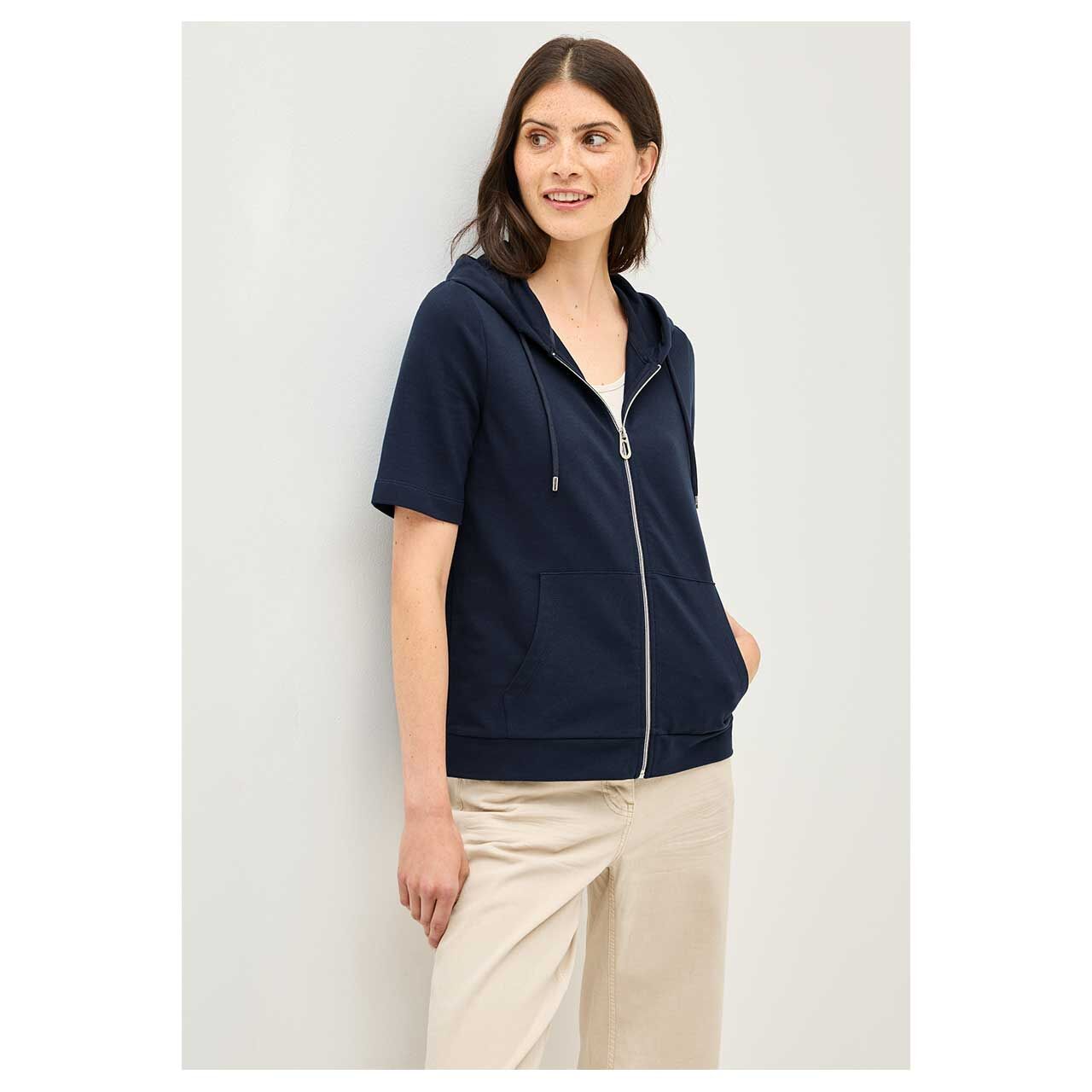 Damen Kurzarm Hoodie Sweatjacke von Cecil in Dunkelblau mit der Farbnummer 16715, Vorderansicht am Modell