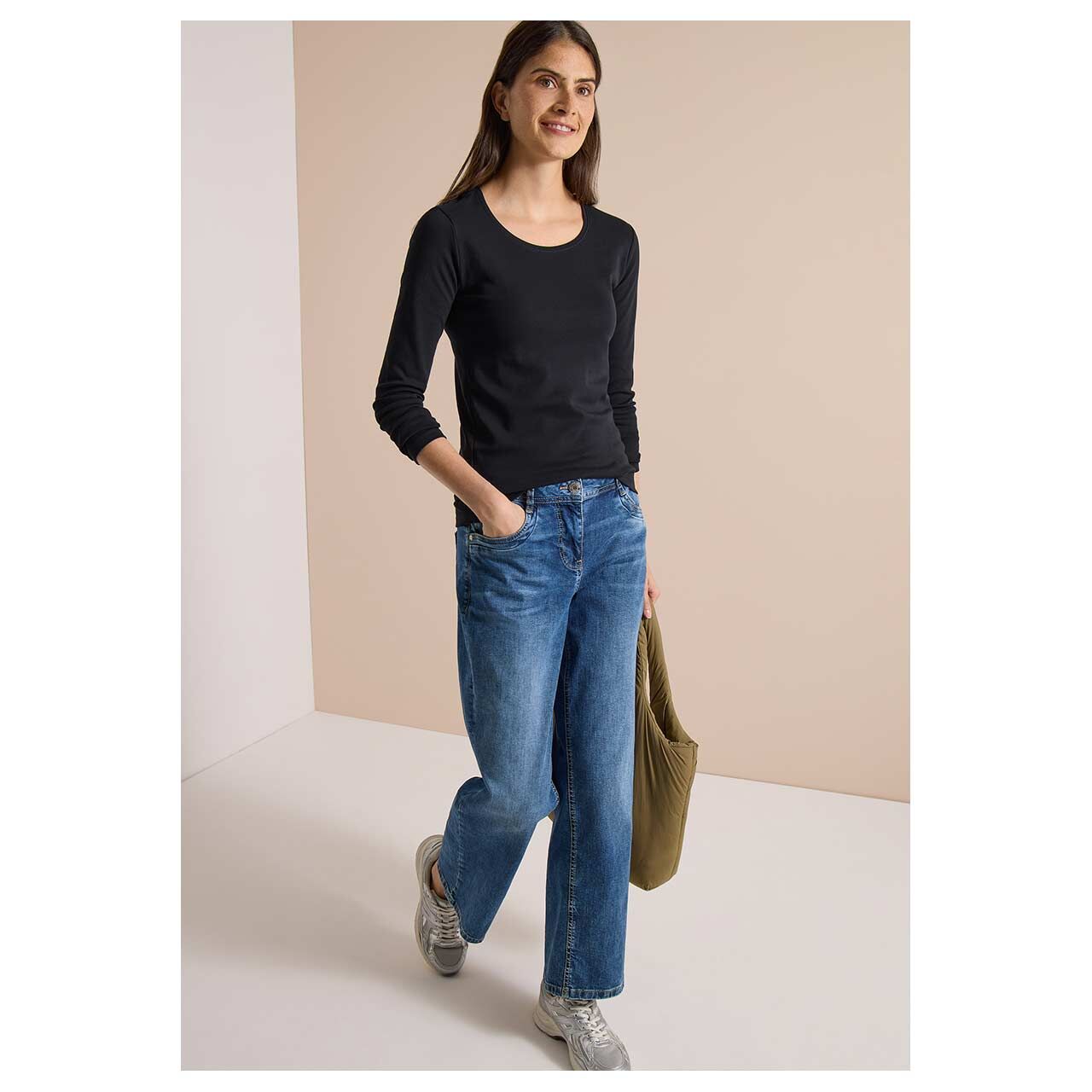 Damen Langarm Shirt Pia von Cecil in Schwarz, Ganzkörperansicht am Model