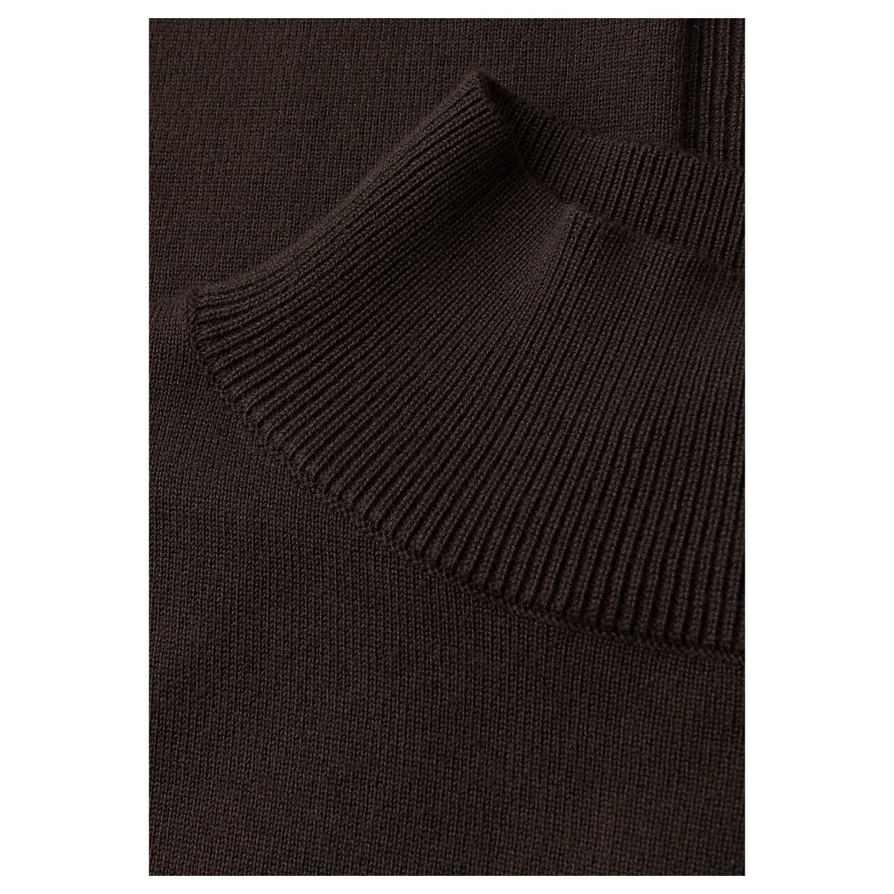 Damen Rollkragen Pullover Turtle Sweater von Street One in Dunkelbraun, detaillierte Vorderansicht am Model