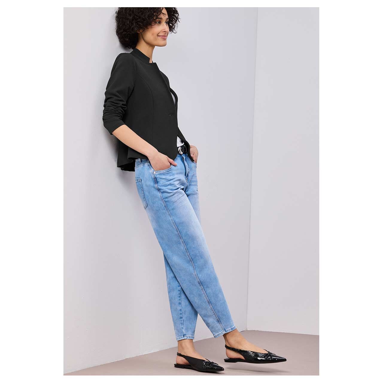 Damen Blazer Structured Jersey von Street One in Schwarz, Ganzkörperansicht am Model