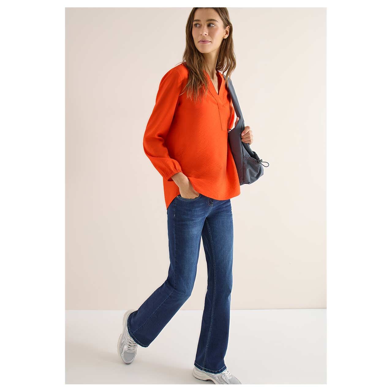 Damen Langarm Bluse Solid Splitneck von Cecil in Orange-Rot, Ganzkörperansicht am Model