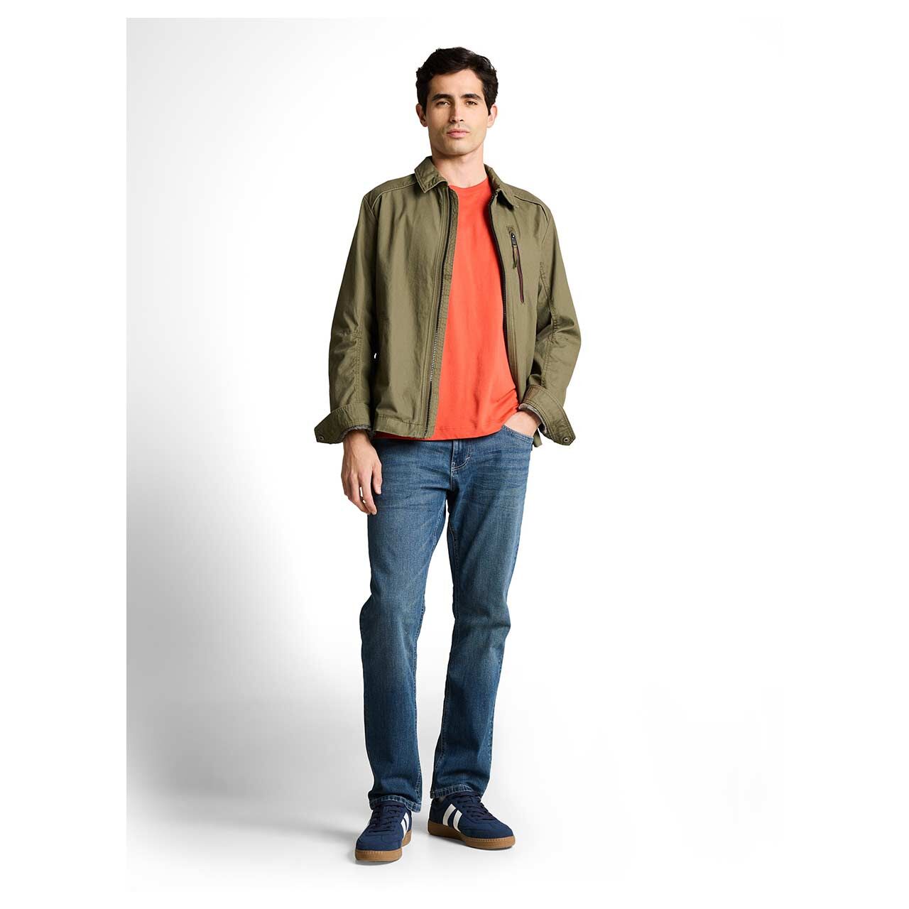 Herren T-Shirt von Tom Tailor in Orange, Ganzkörperansicht am Model