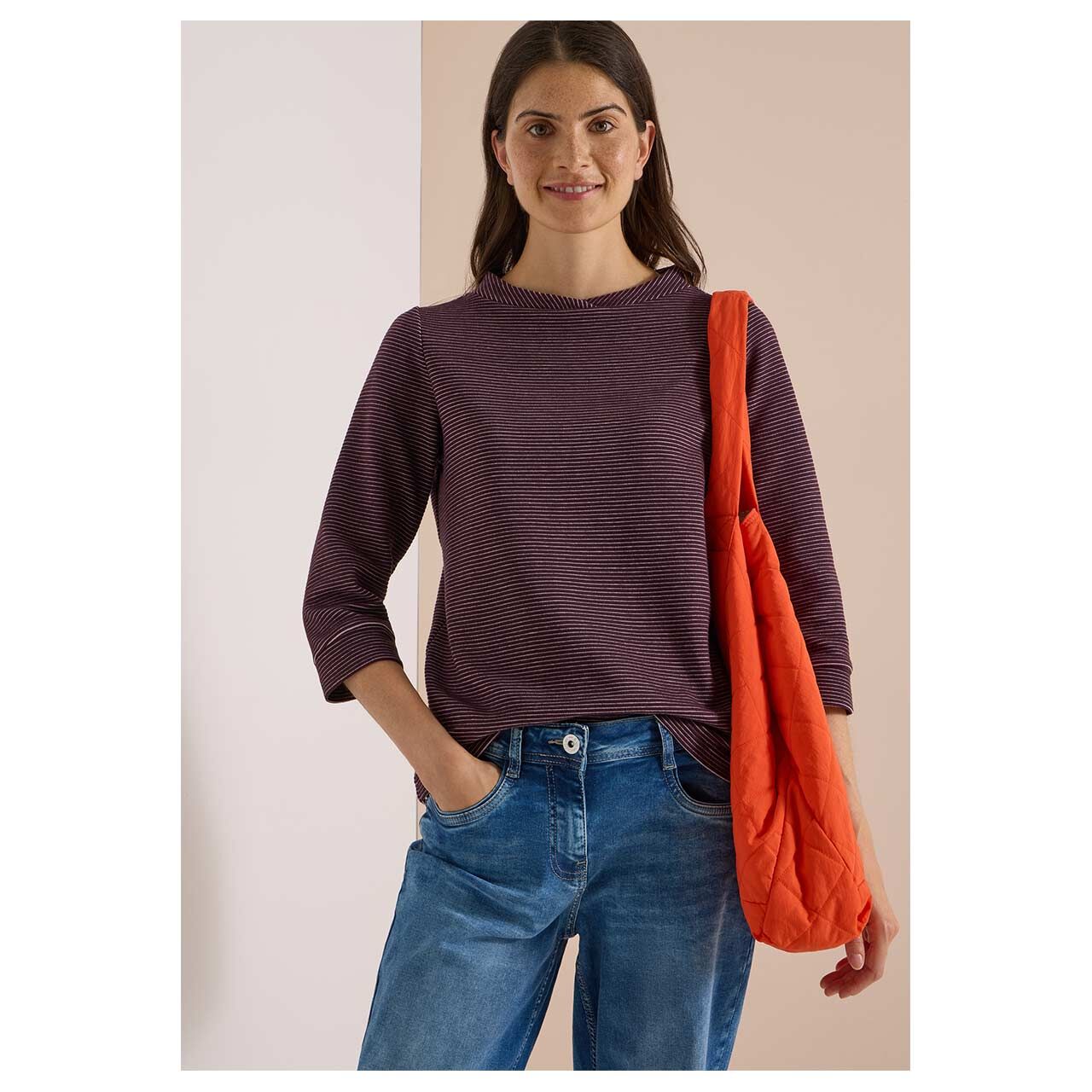 3/4 Arm Shirt Ottoman Funnel Neck von Cecil in Lila gestreift, Detailansicht vorne am Model