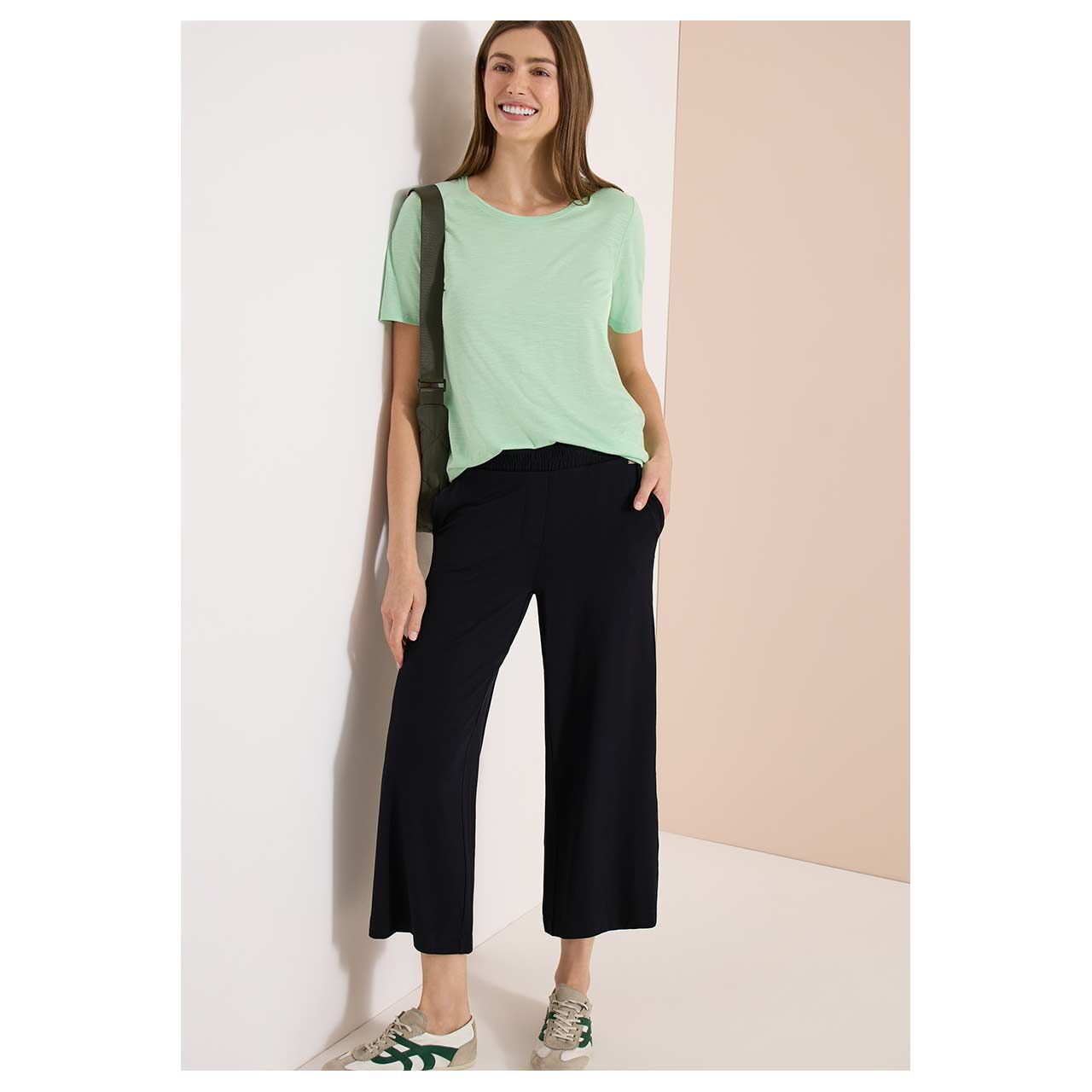 Damen 3/4 Hose Neele Basic Jersey von Cecil in Schwarz, Ganzkörperansicht am Model