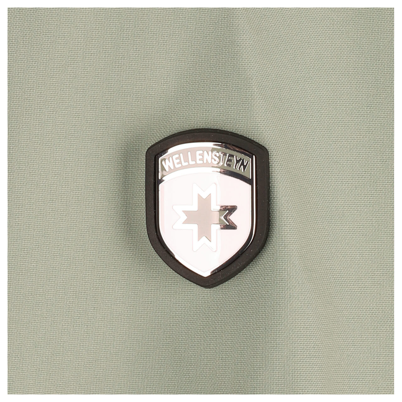 Damen Jacke Sommerparka von Wellensteyn in Salbeigrün, Detailansicht Markenlogo