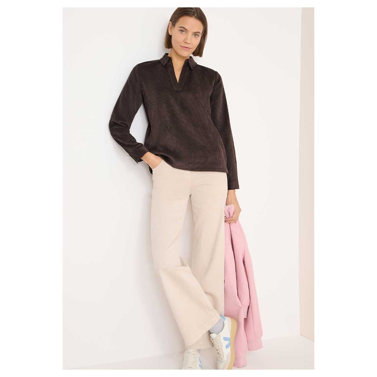 Damen Langarm Cord Bluse Corduroy Splitneck von Cecil in Dunkelbraun, Ganzkörperansicht gestylt am Model