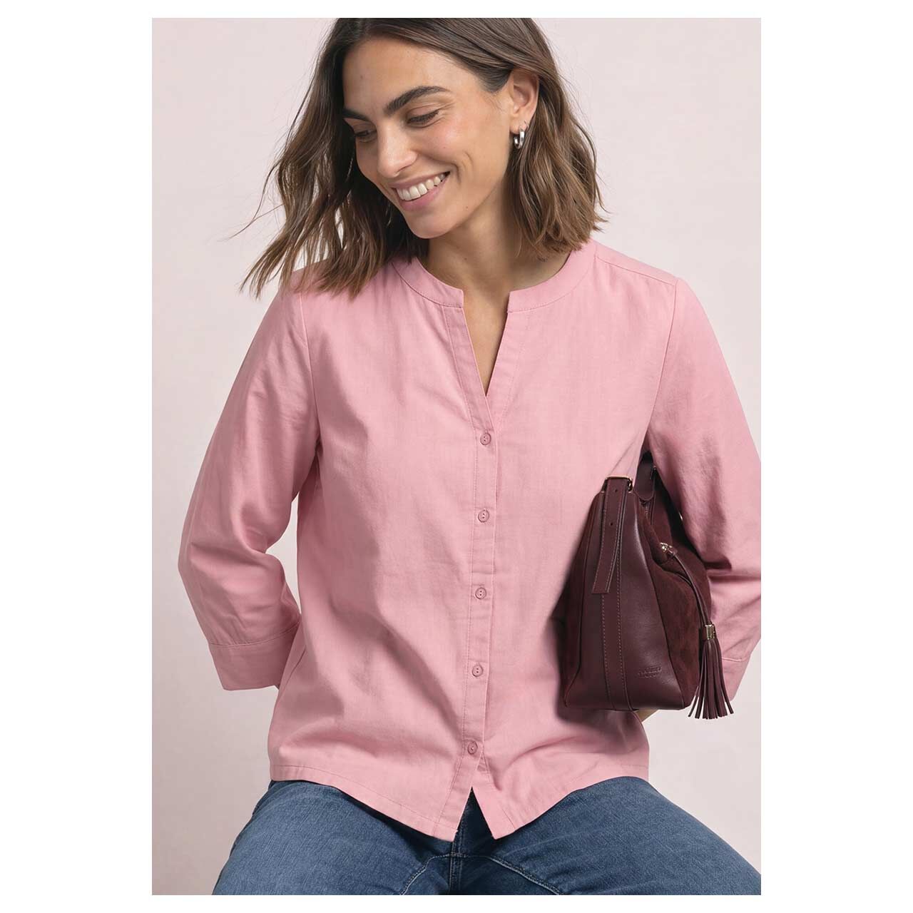 Damen 3/4 Arm Cord Bluse Corduroy Splitneck von Street One in Rosa, Ansicht am Model vorne