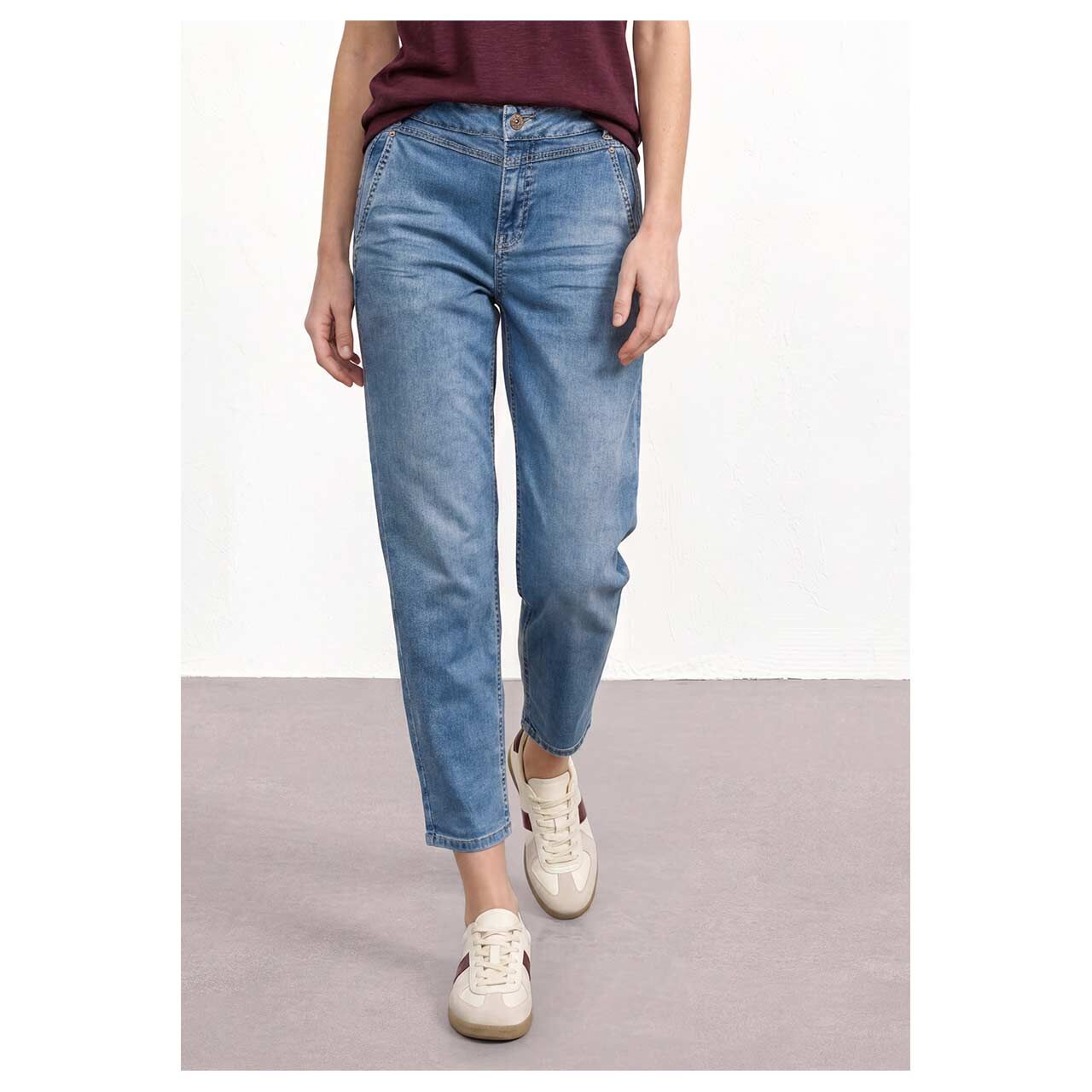 Damen Ankle Jeans Karlie Barrel von Street One in Blau angewaschen, Vorderansicht am Model