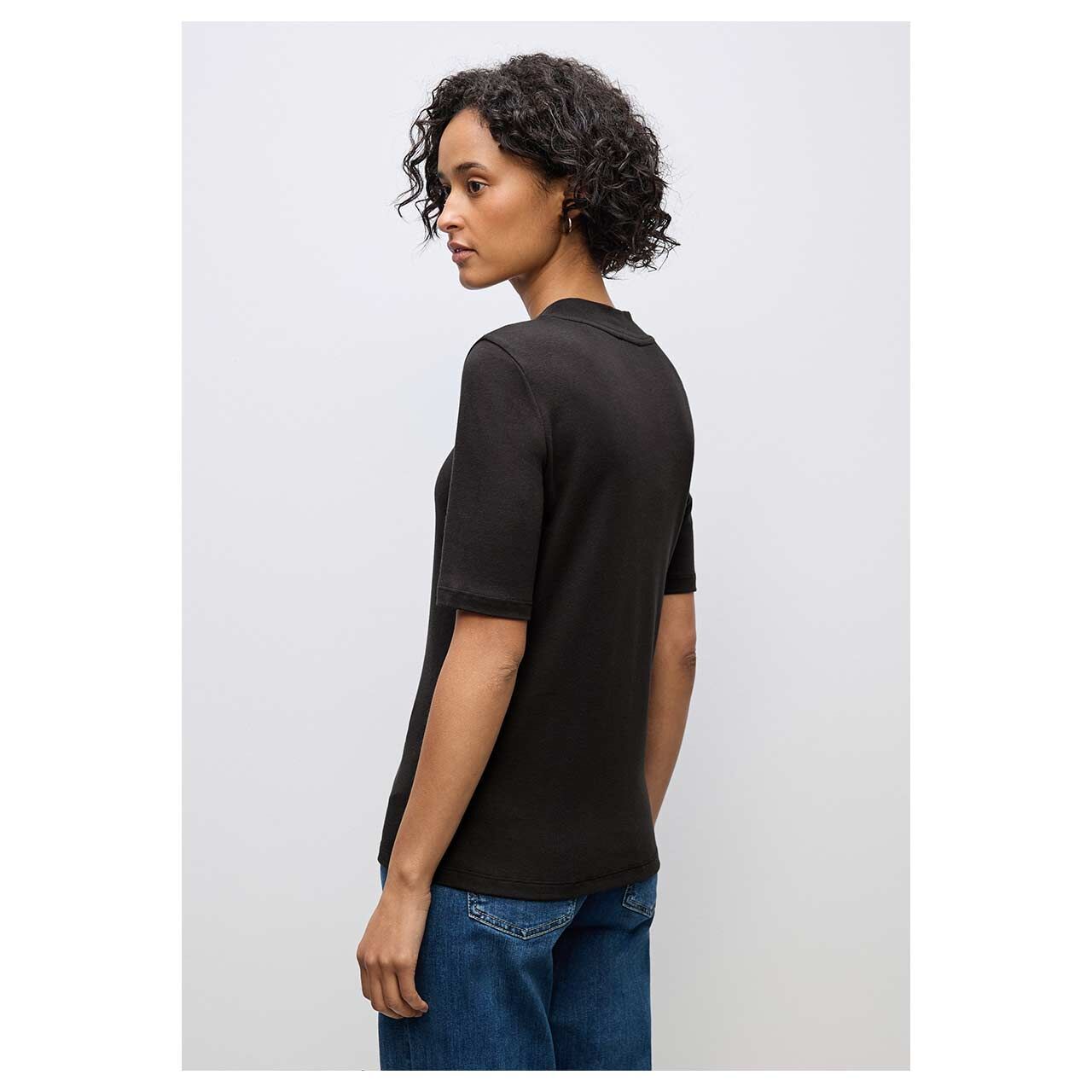Damen T-Shirt Turtle Neck Slit Detail von Street One in Dunkelbraun, Rückansicht am Model