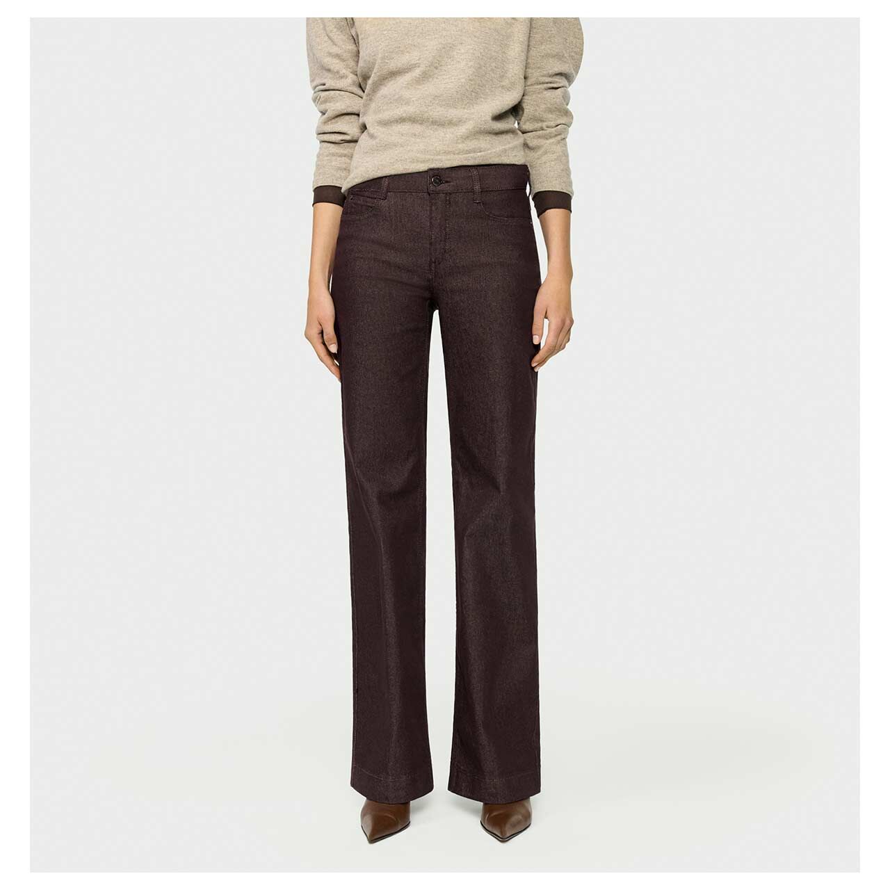 Stretch Damenjeans Dream Wide von MAC in Dunkelbraun, Vorderansicht am Model