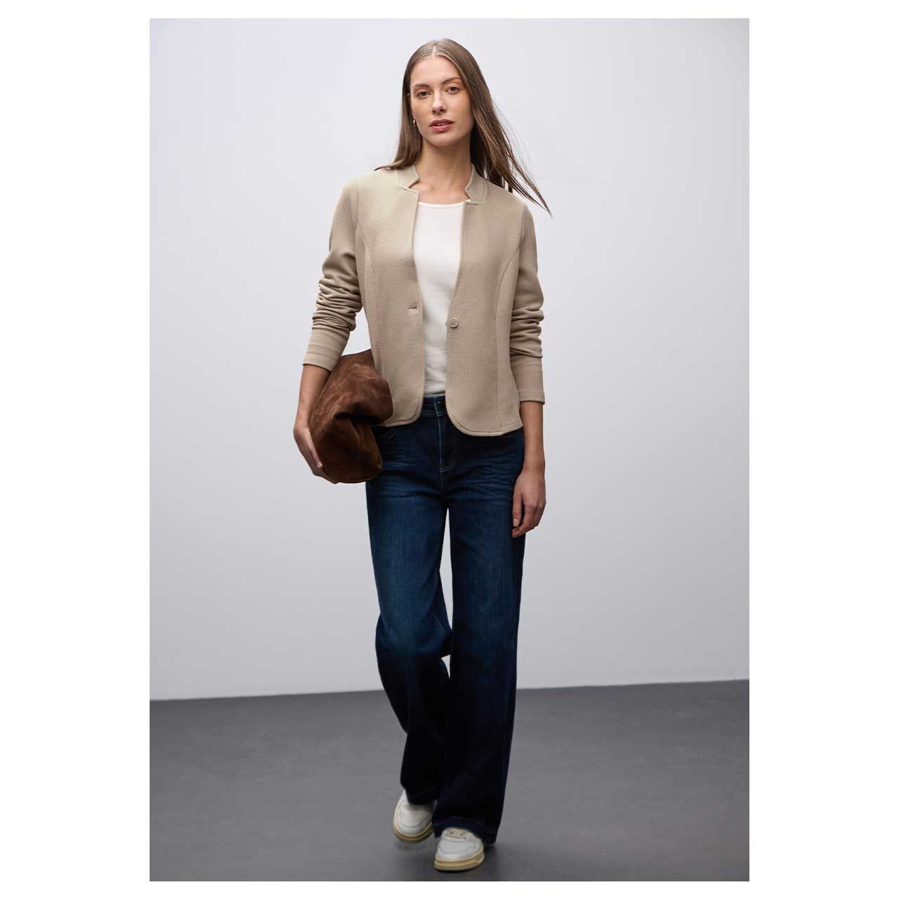 Damen Blazer Jacquard Structure von Street One in Beige, Ganzkörperansicht am Model