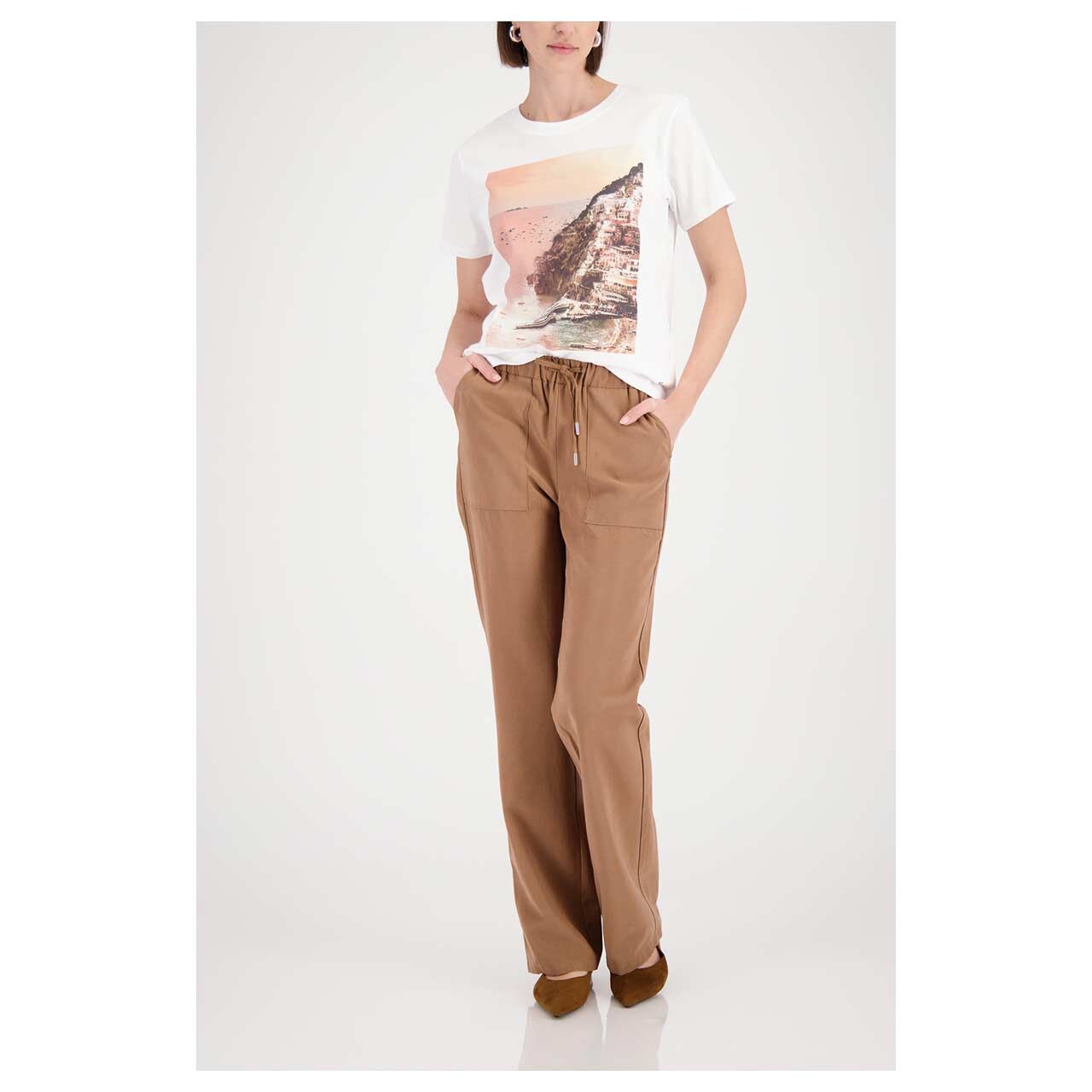 Damen T-Shirt von Monari in Weiß mit Print, Ganzkörperansicht am Model